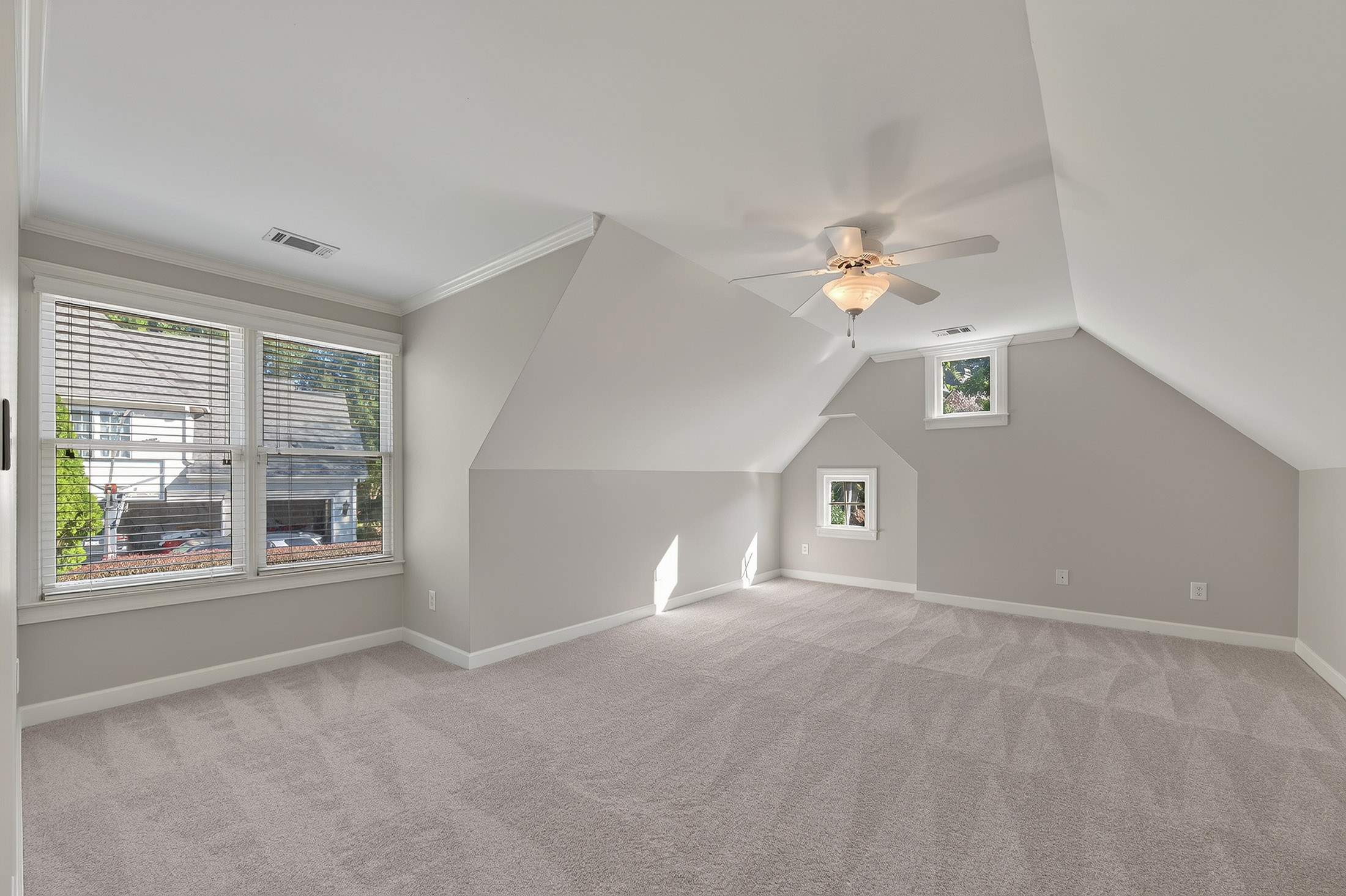  Custom-Built Home in The Grove at Highland Pointe - 物件實景