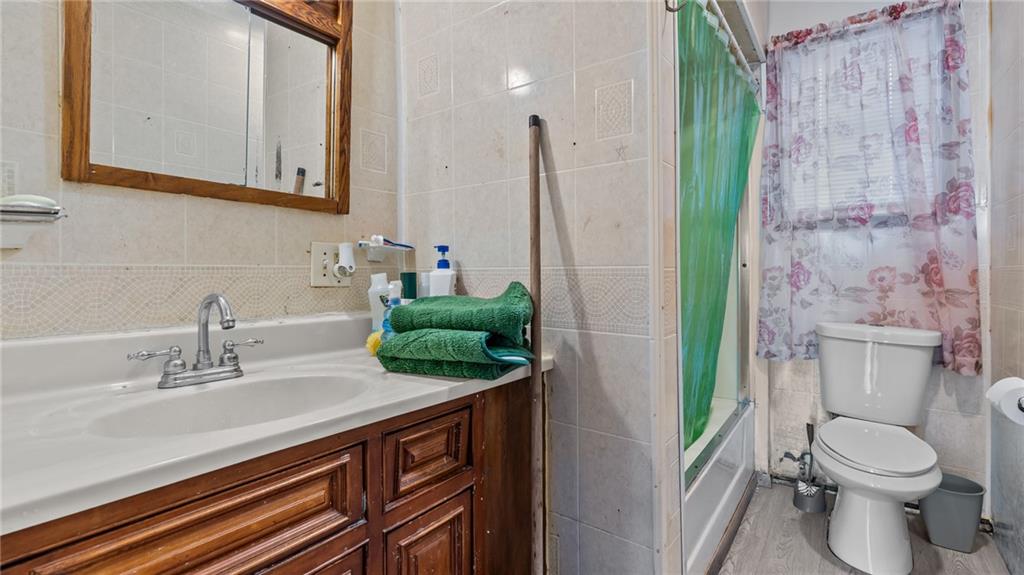 Pawtucket, Rhode Island, 02860, United States, 9 Bedrooms Bedrooms, ,3 BathroomsBathrooms,Residential,For Sale,2009086