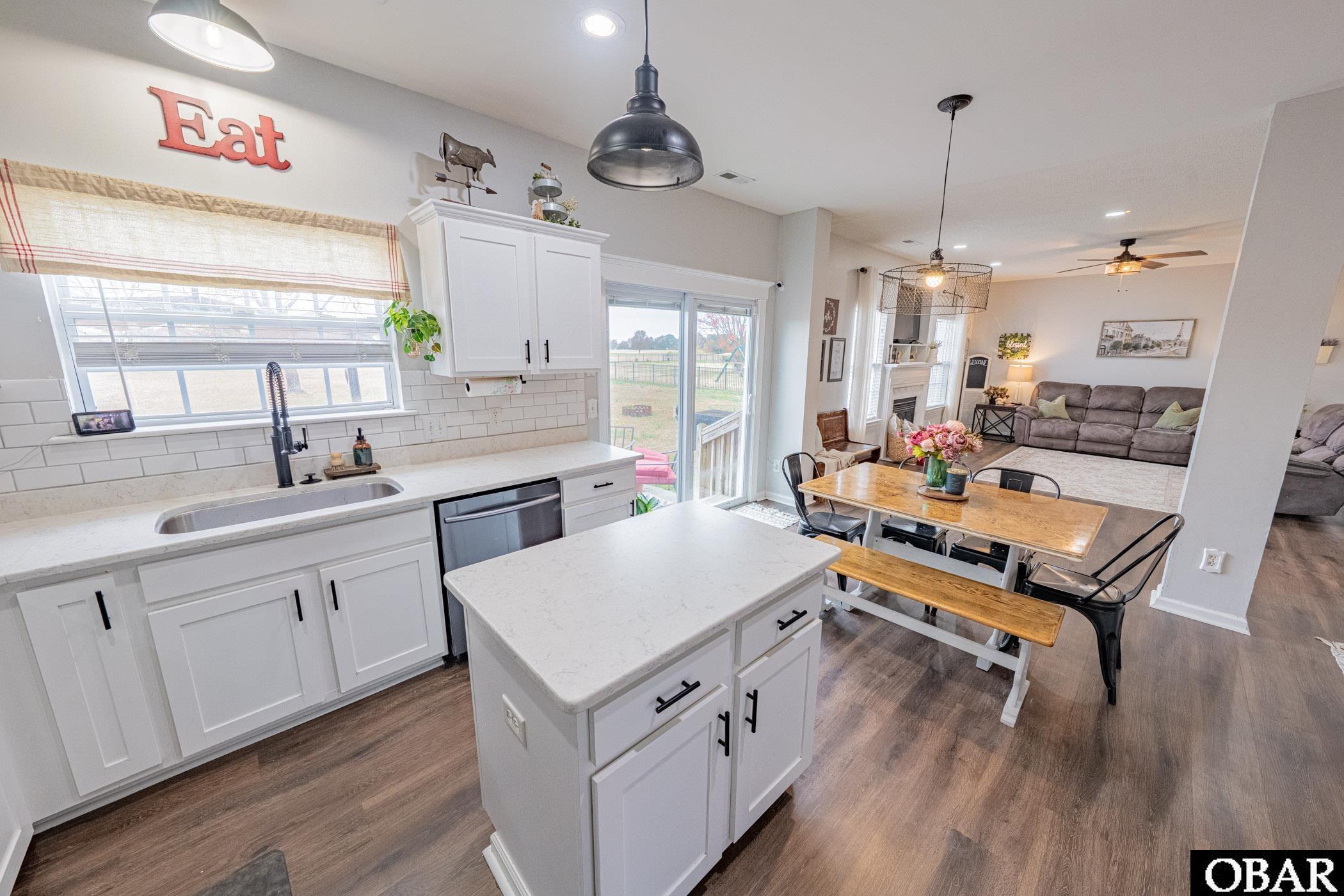 Moyock, North Carolina, 27958, United States, 6 Bedrooms Bedrooms, ,3 BathroomsBathrooms,Residential,For Sale,1997191