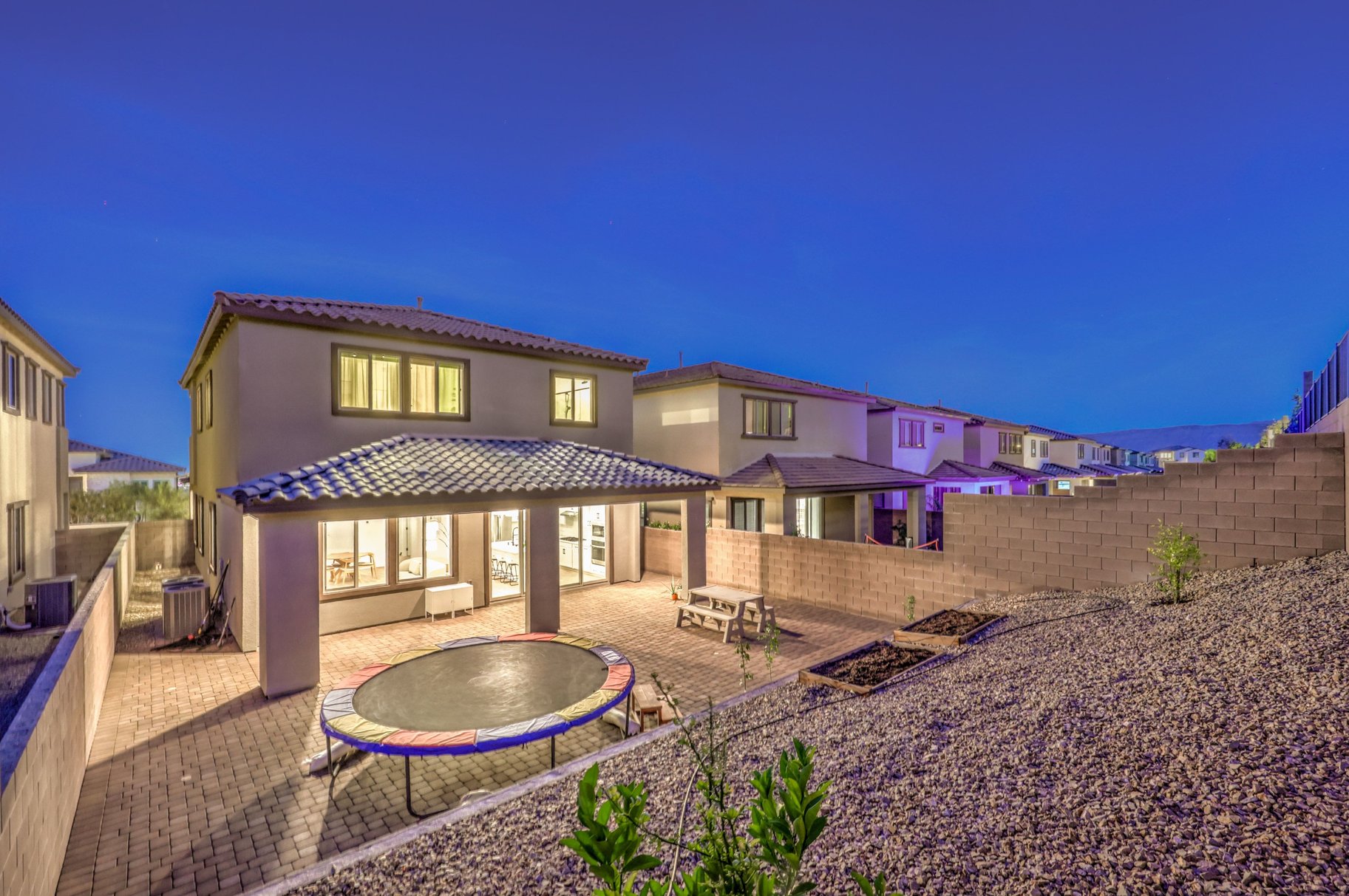  Beautifully Upgraded 2-Story Home in a Gated Community in Summerlin West - 物件實景