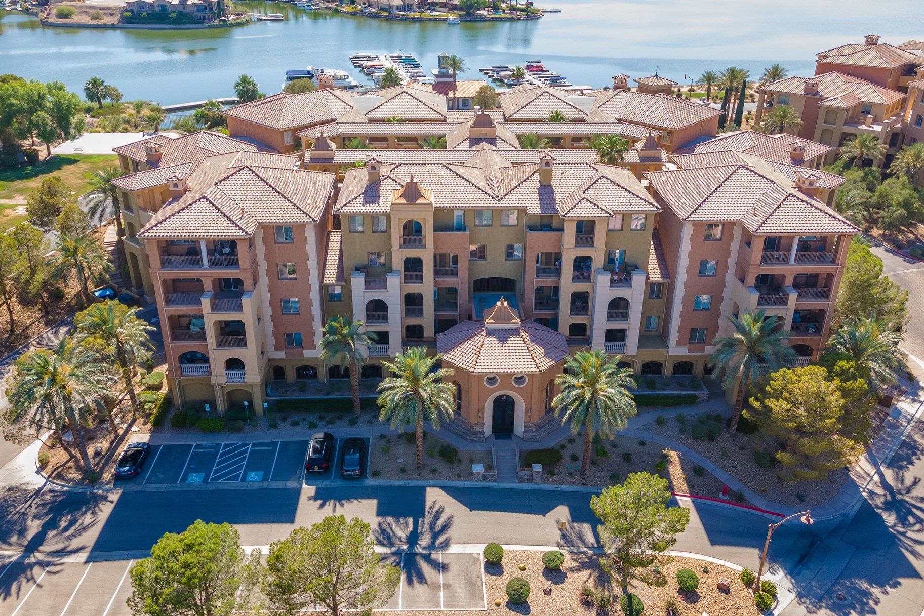  Lake Las Vegas Furnished 3 Beds, 3 Bath With Den Penthouse & Lake Views - 物件實景
