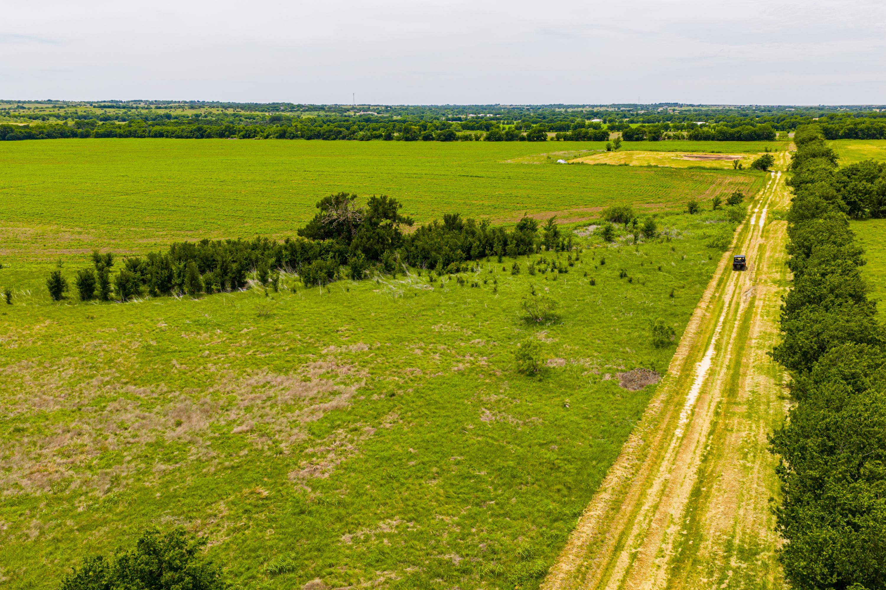  667 Acre Development Property With Two Miles Of Highway Frontage - 物件實景