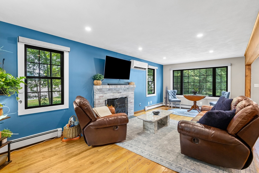Waltham, Massachusetts, 02451, United States, 4 Bedrooms Bedrooms, ,2 BathroomsBathrooms,Residential,For Sale,1914074