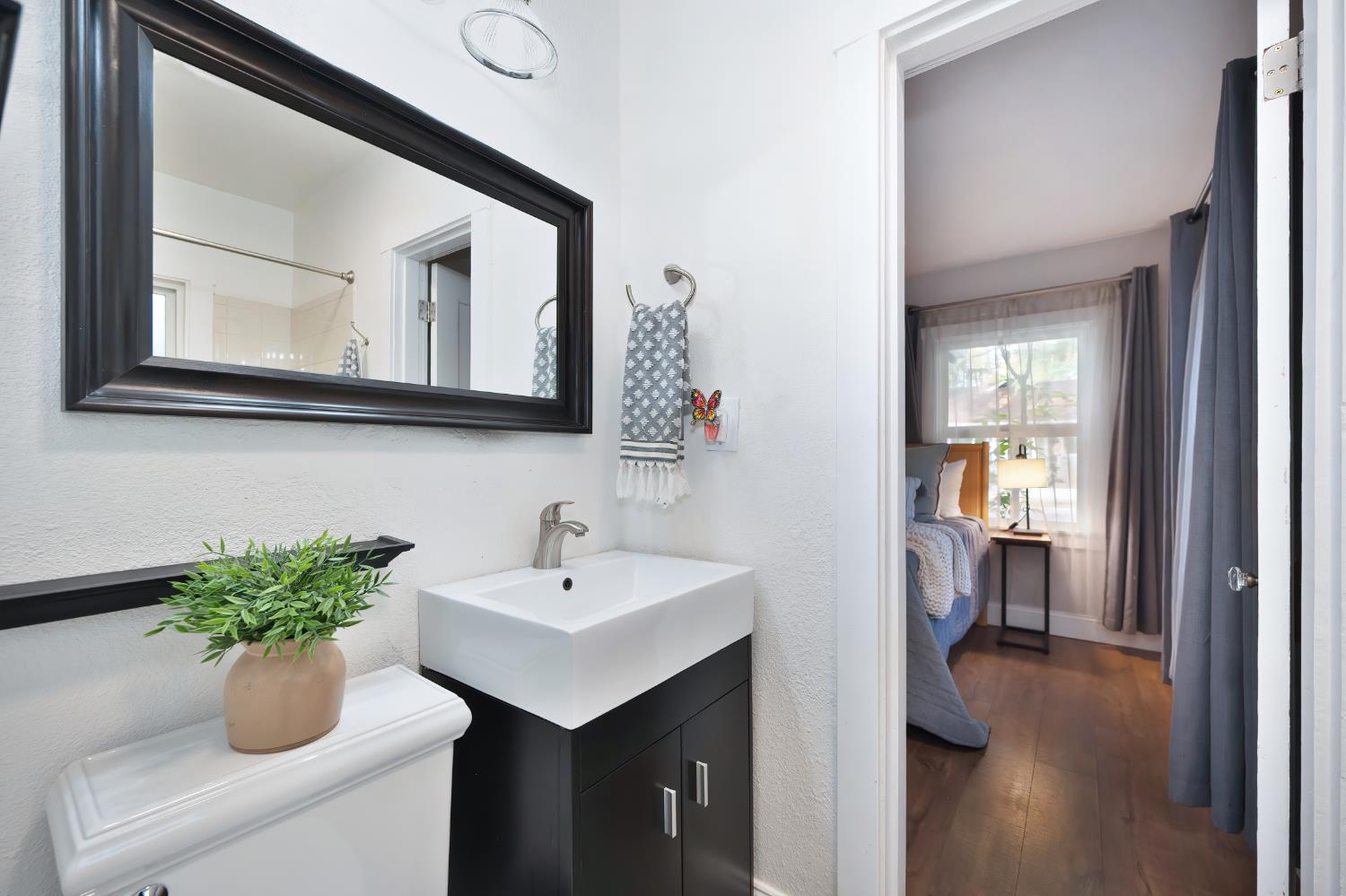 Sacramento, California, 95817, United States, 2 Bedrooms Bedrooms, ,1 BathroomBathrooms,Residential,For Sale,1991606