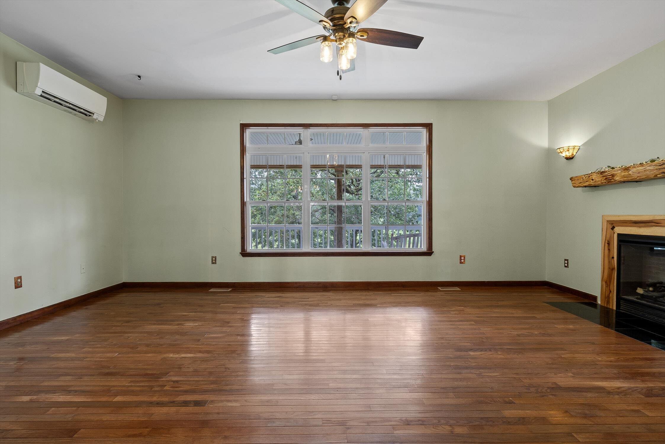 Dunlap, Tennessee, 37327, United States, 3 Bedrooms Bedrooms, ,2 BathroomsBathrooms,Residential,For Sale,1912691