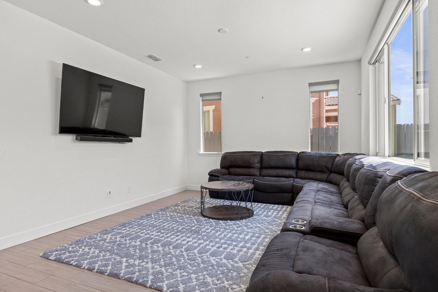 Elk Grove, California, 95757, United States, 4 Bedrooms Bedrooms, ,3 BathroomsBathrooms,Residential,For Sale,1879149