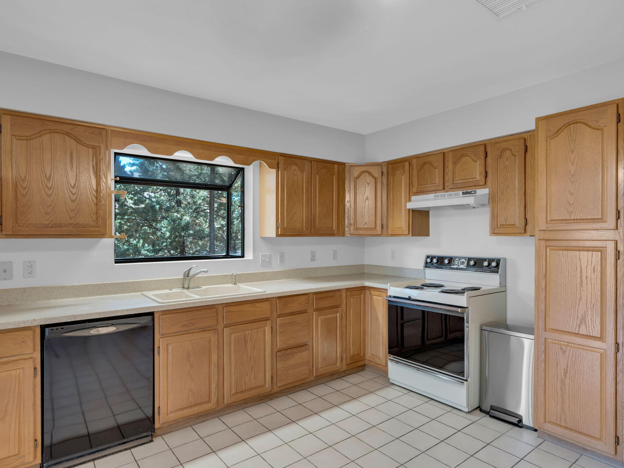 Pine, Arizona, 85544, United States, 3 Bedrooms Bedrooms, ,2 BathroomsBathrooms,Residential,For Sale,1828056