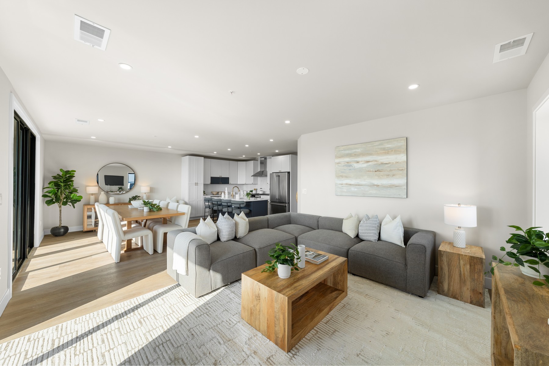  323 E Oak Avenue Unit 201 - 物件實景