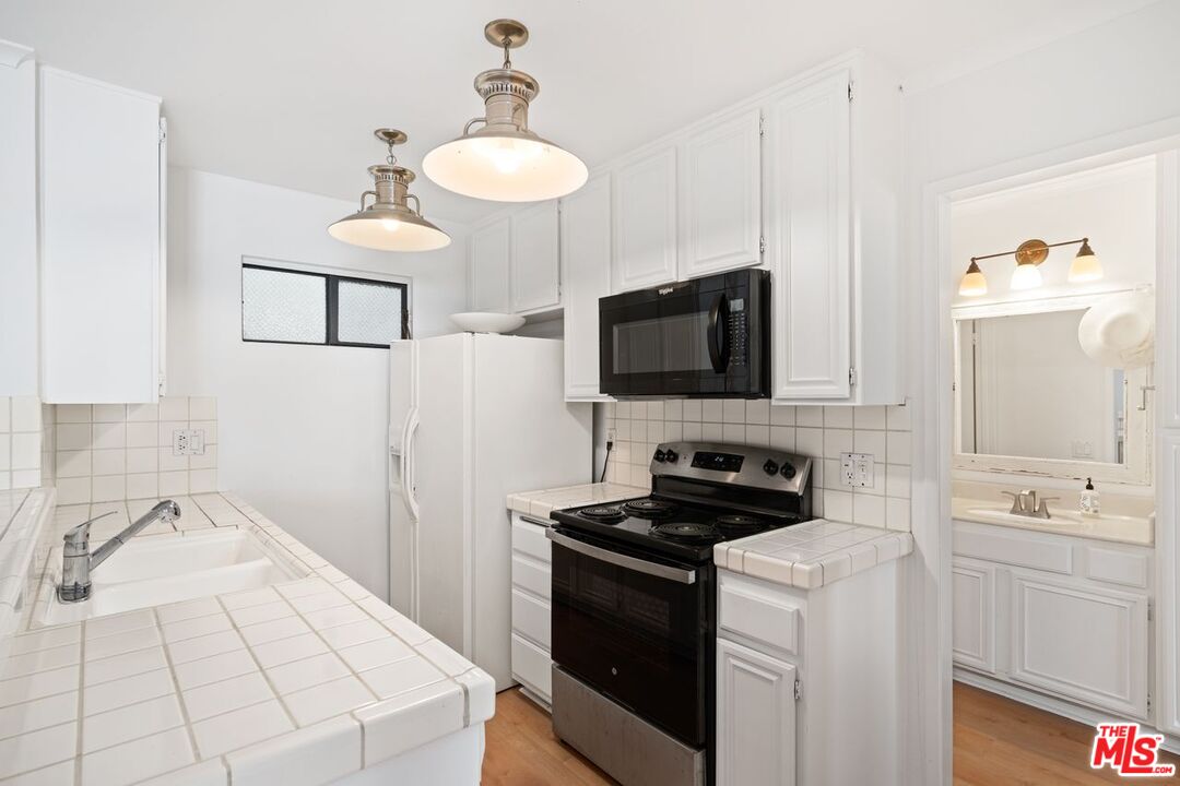 Malibu, California, 90265, United States, 1 Bedroom Bedrooms, ,1 BathroomBathrooms,Residential,For Sale,1840451