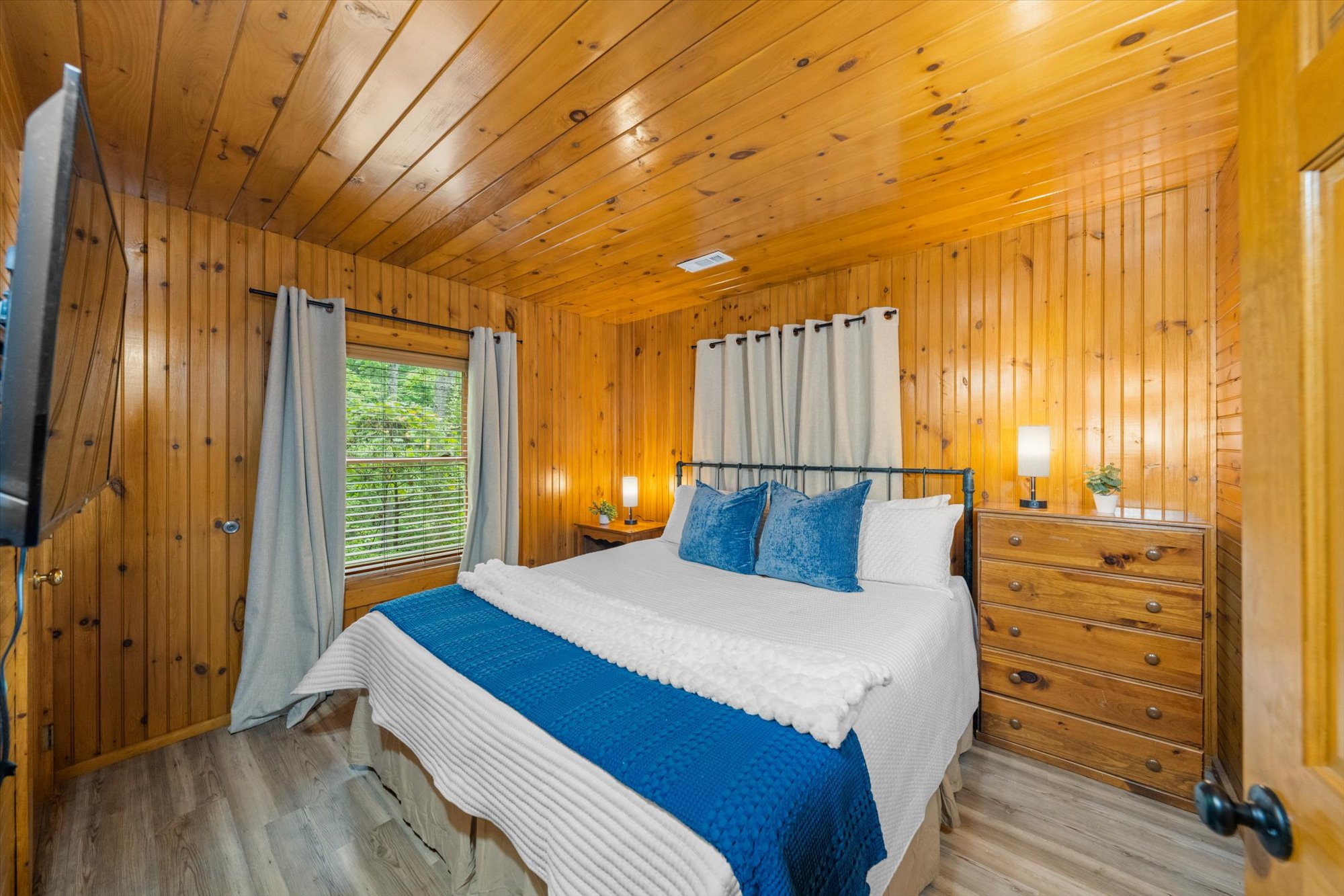 Pigeon Forge, Tennessee, 37863, United States, 1 Bedroom Bedrooms, ,3 BathroomsBathrooms,Residential,For Sale,1944891