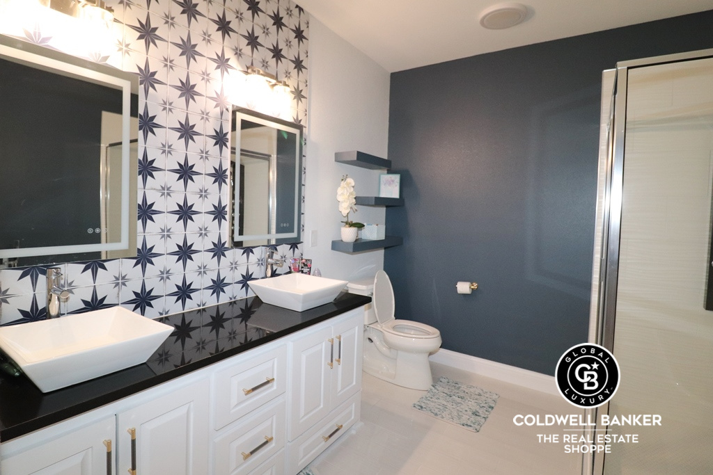 Garden City, Kansas, 67846, United States, 6 Bedrooms Bedrooms, ,3 BathroomsBathrooms,Residential,For Sale,1737851