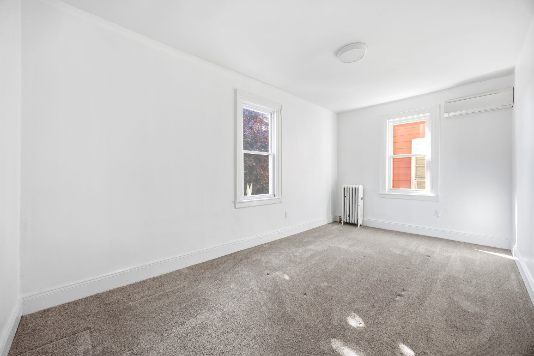  1077 E36th Street - 物件實景