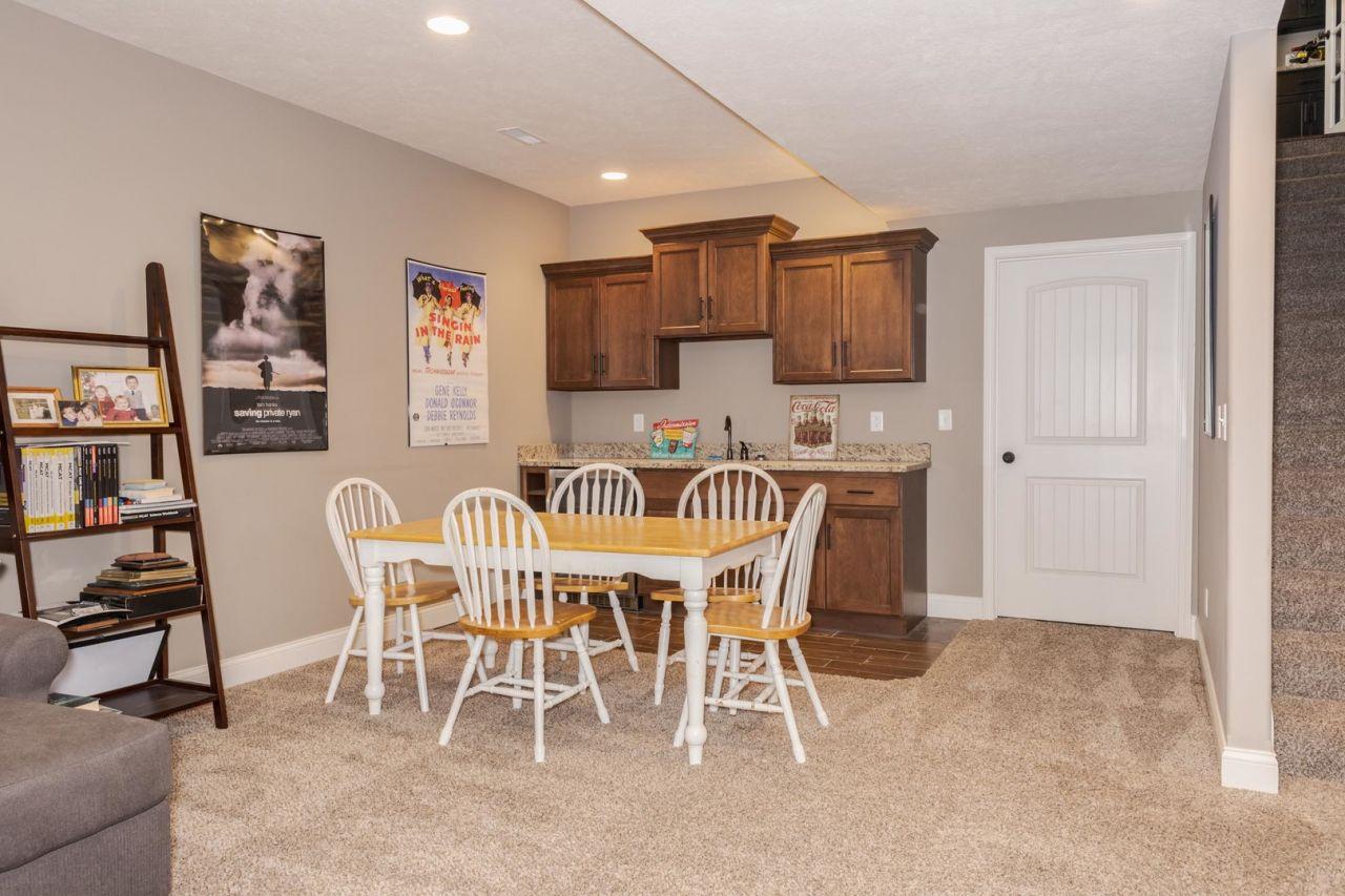Bloomington, Illinois, 61705, United States, 5 Bedrooms Bedrooms, ,5 BathroomsBathrooms,Residential,For Sale,1817687