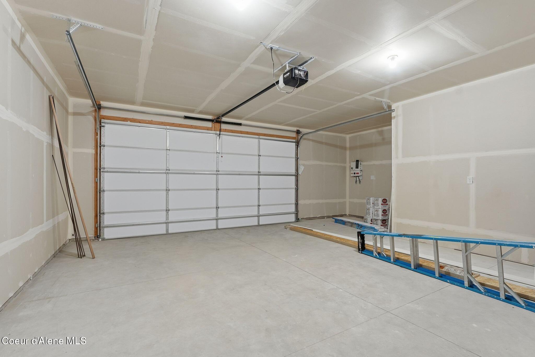 Coeur D'alene, Idaho, 83815, United States, 2 Bedrooms Bedrooms, ,Residential,For Sale,1991054