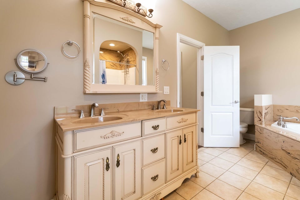 Dunnville, Kentucky, 42528, United States, 6 Bedrooms Bedrooms, ,5 BathroomsBathrooms,Residential,For Sale,1998018