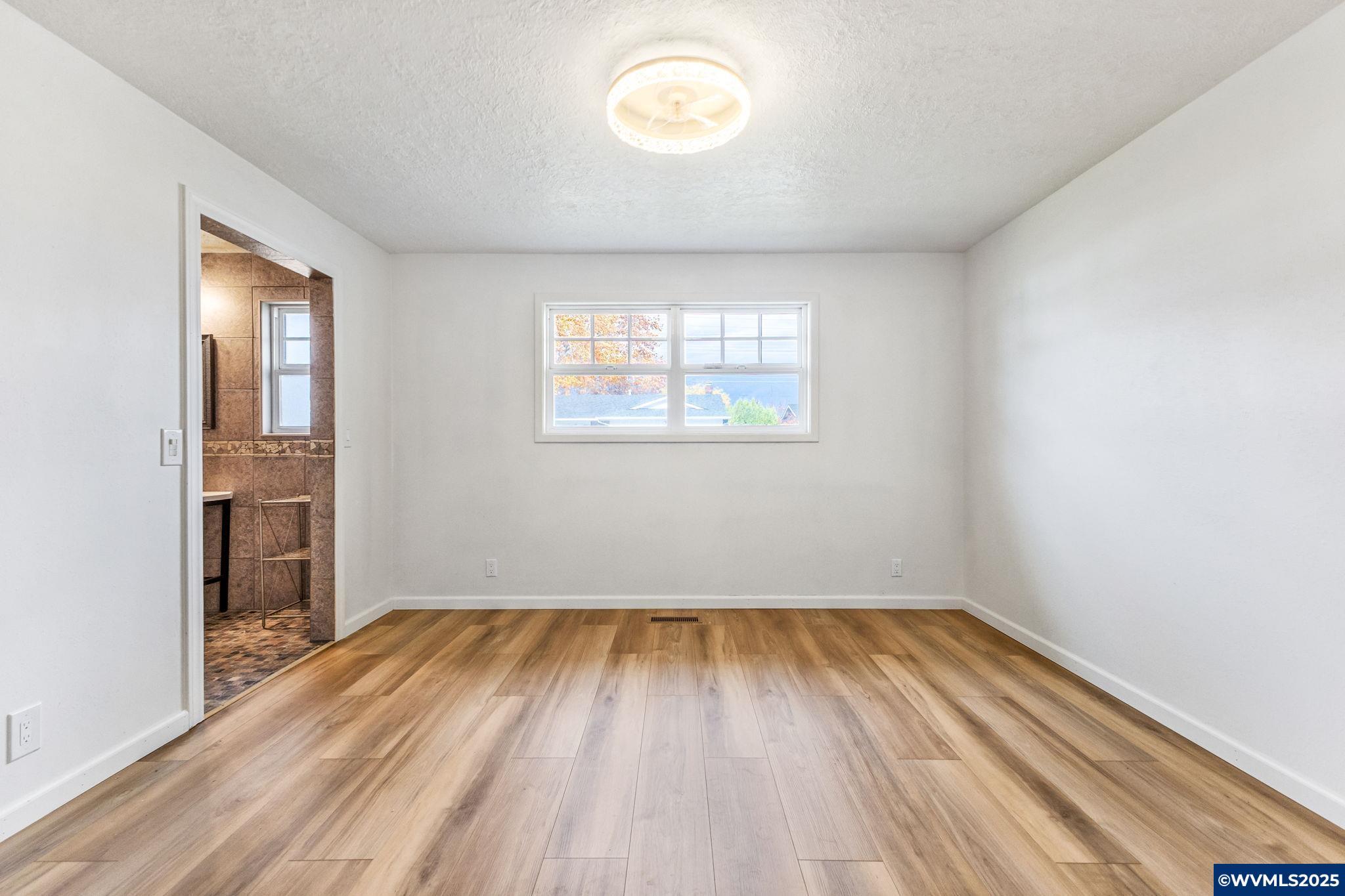 Keizer, Oregon, 97303, United States, 3 Bedrooms Bedrooms, ,2 BathroomsBathrooms,Residential,For Sale,1989311