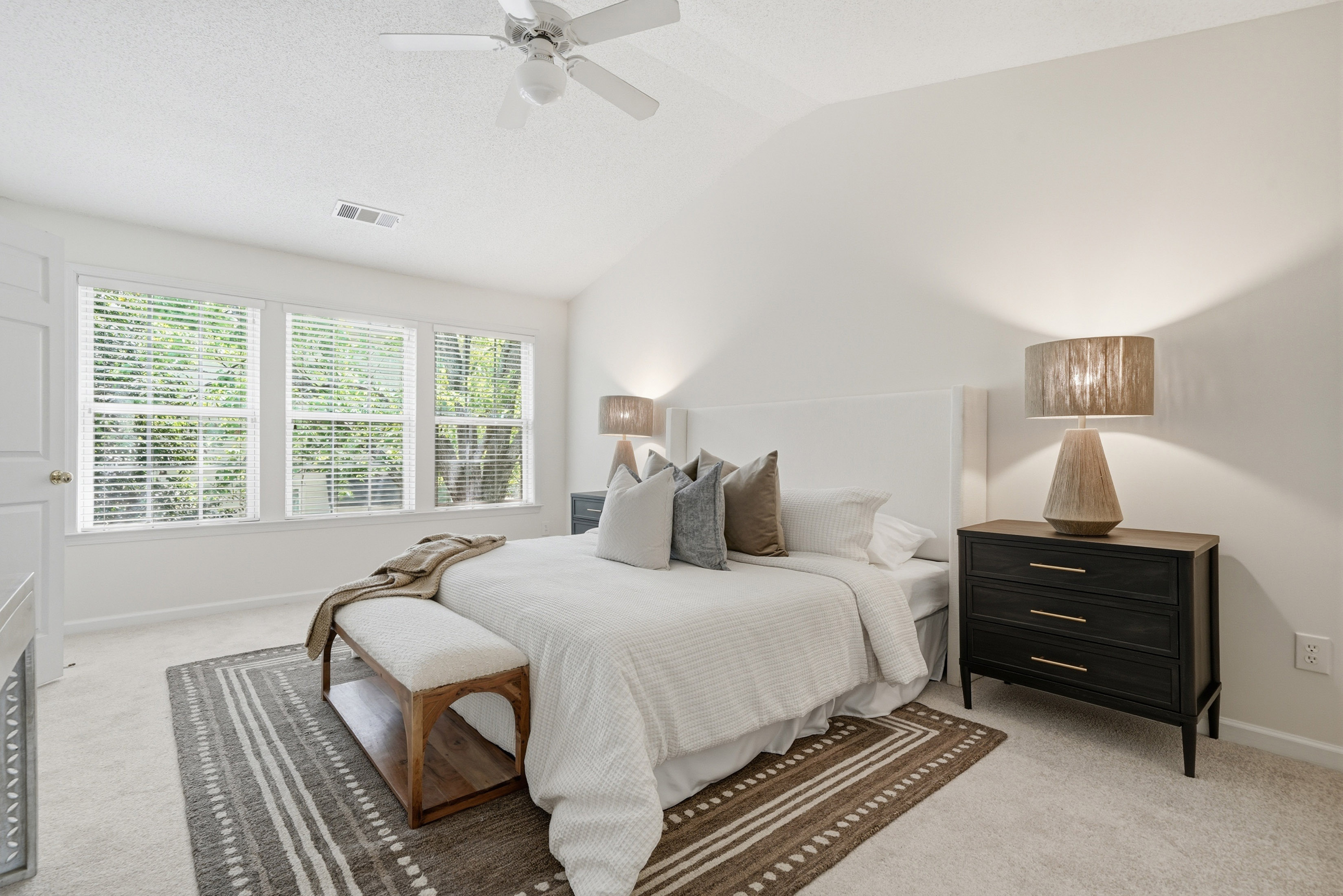  Beautifully Maintained Townhome in Sought-After Creekside at Mansell - 物件實景
