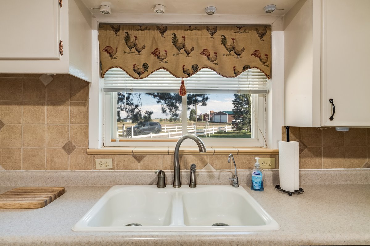 Cheyenne, Wyoming, 82009, United States, 3 Bedrooms Bedrooms, ,2 BathroomsBathrooms,Residential,For Sale,1976817