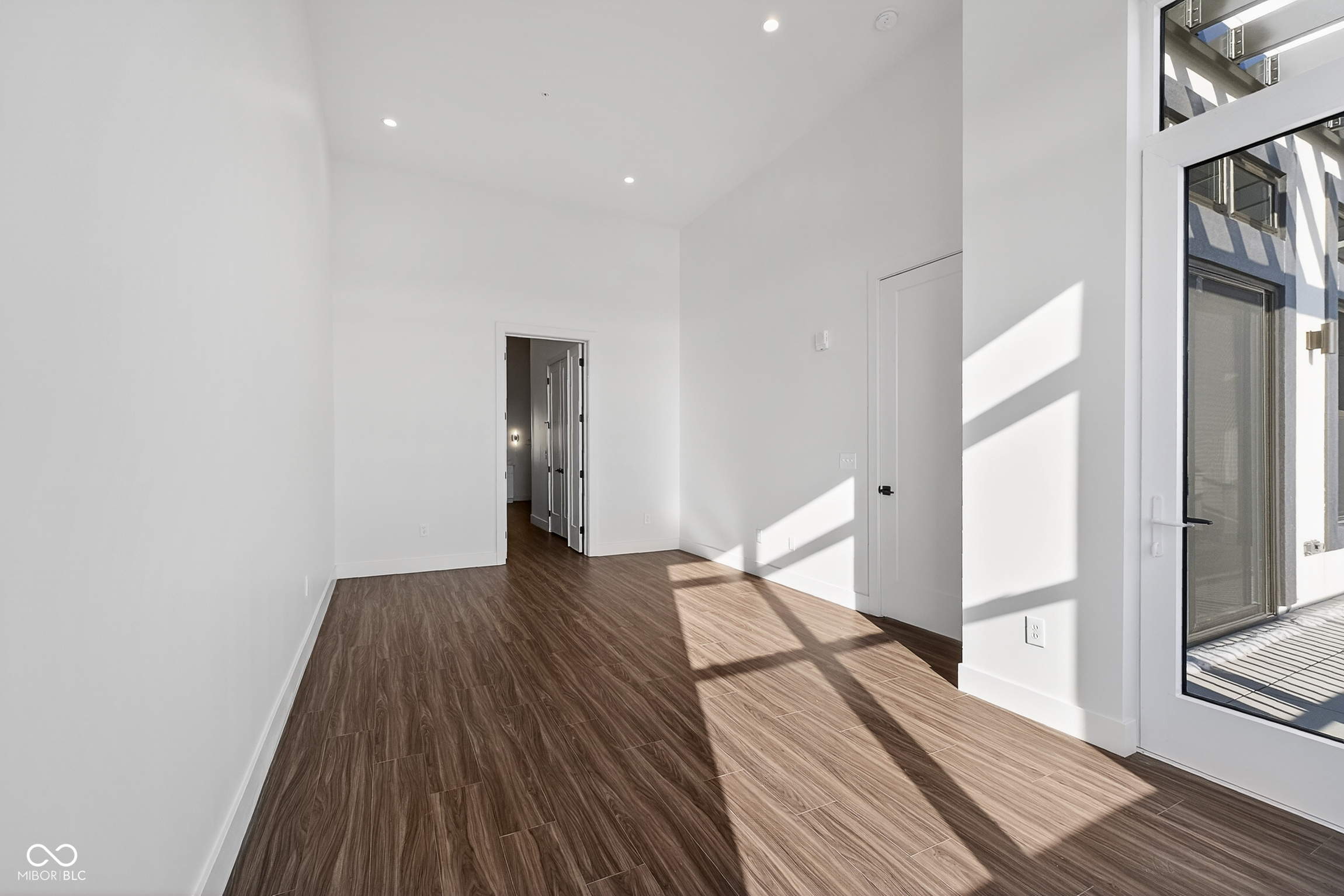 Carmel, Indiana, 46032, United States, 2 Bedrooms Bedrooms, ,3 BathroomsBathrooms,Residential,For Sale,1977129