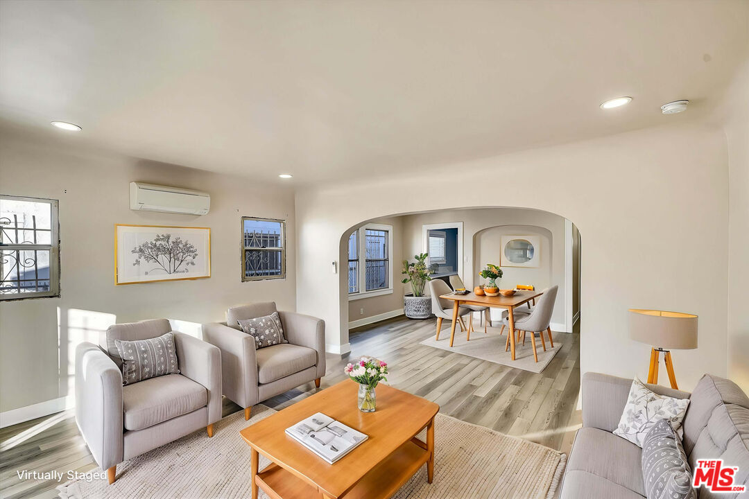 Los Angeles, California, 90043, United States, 2 Bedrooms Bedrooms, ,Residential,For Sale,1766185