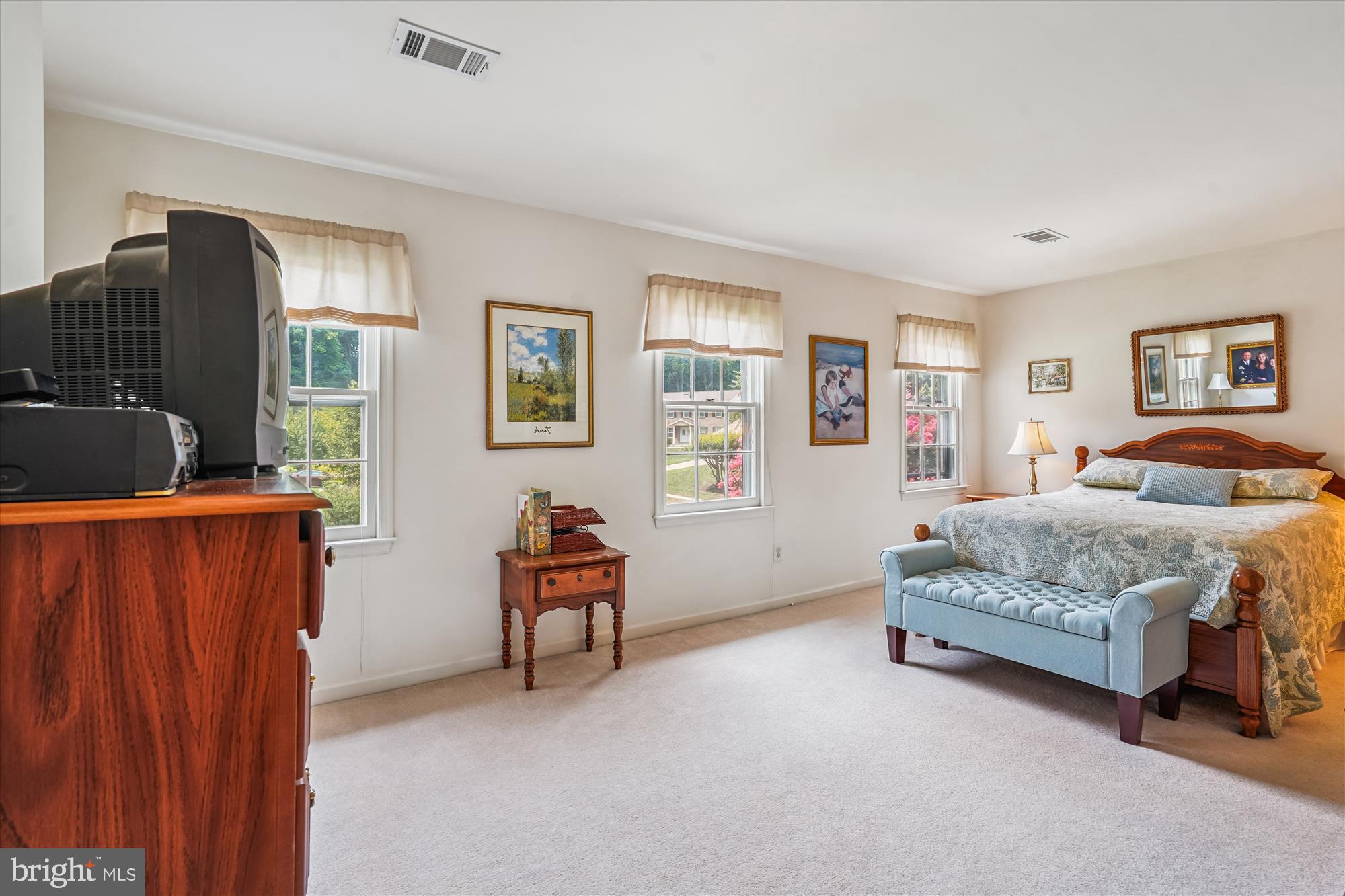 Burke, Virginia, 22015, United States, 5 Bedrooms Bedrooms, ,4 BathroomsBathrooms,Residential,For Sale,1905791