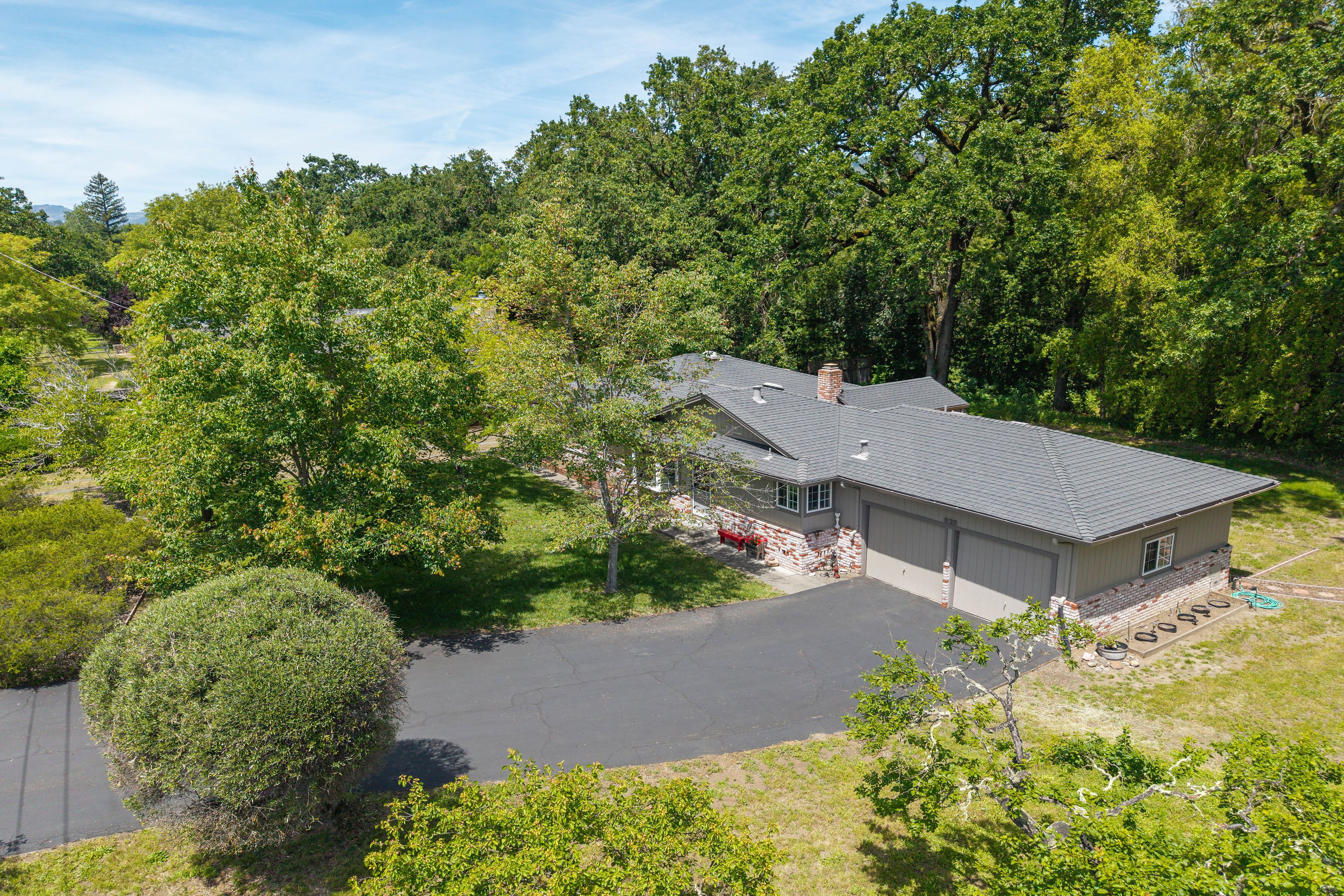  825 Woodside Aka Madrone Road - 物件實景