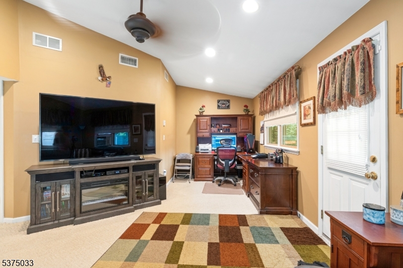 Rockaway Twp., New Jersey, 07866, United States, 3 Bedrooms Bedrooms, ,3 BathroomsBathrooms,Residential,For Sale,1906330