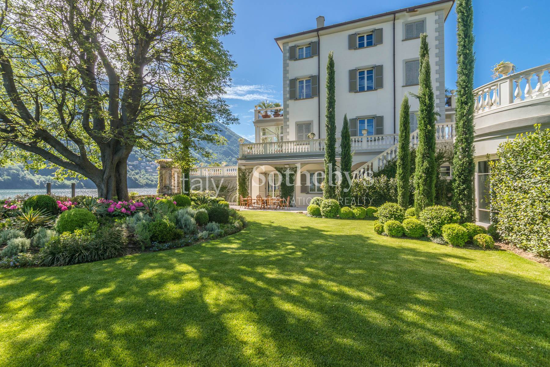  Gorgeous lakefront trophy estate - 物件實景