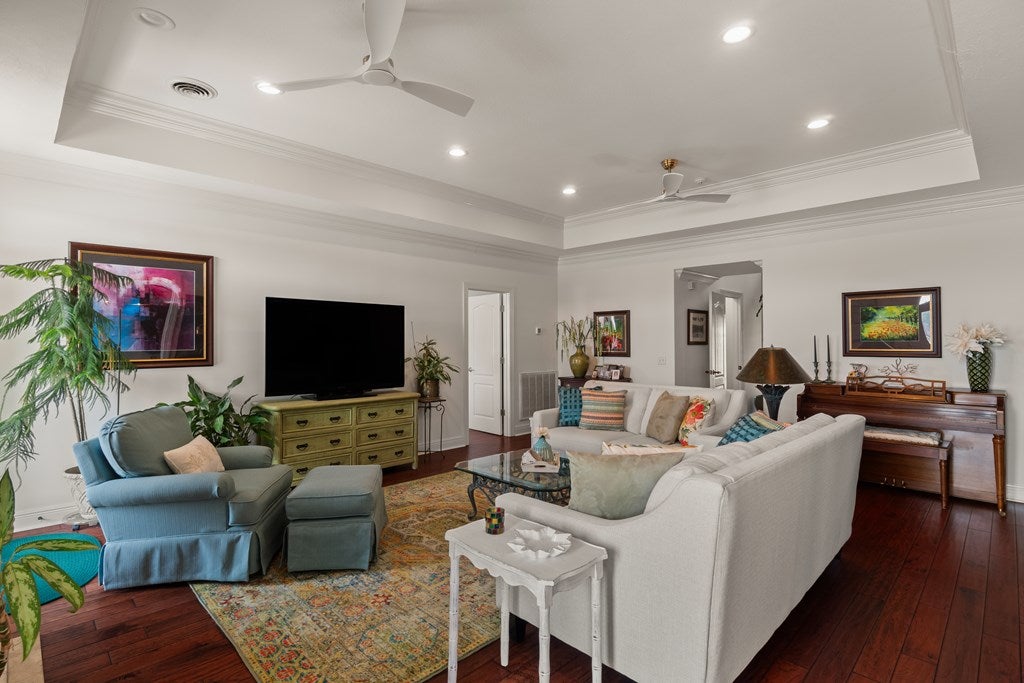 OXFORD, Mississippi, 38655, United States, 5 Bedrooms Bedrooms, ,6 BathroomsBathrooms,Residential,For Sale,1858310