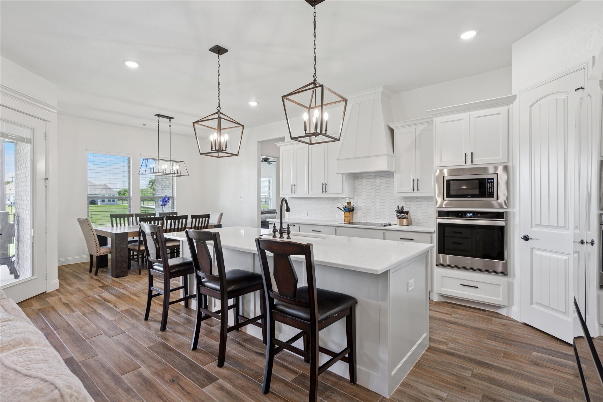 Weatherford, Texas, 76085, United States, 4 Bedrooms Bedrooms, ,3 BathroomsBathrooms,Residential,For Sale,1849963