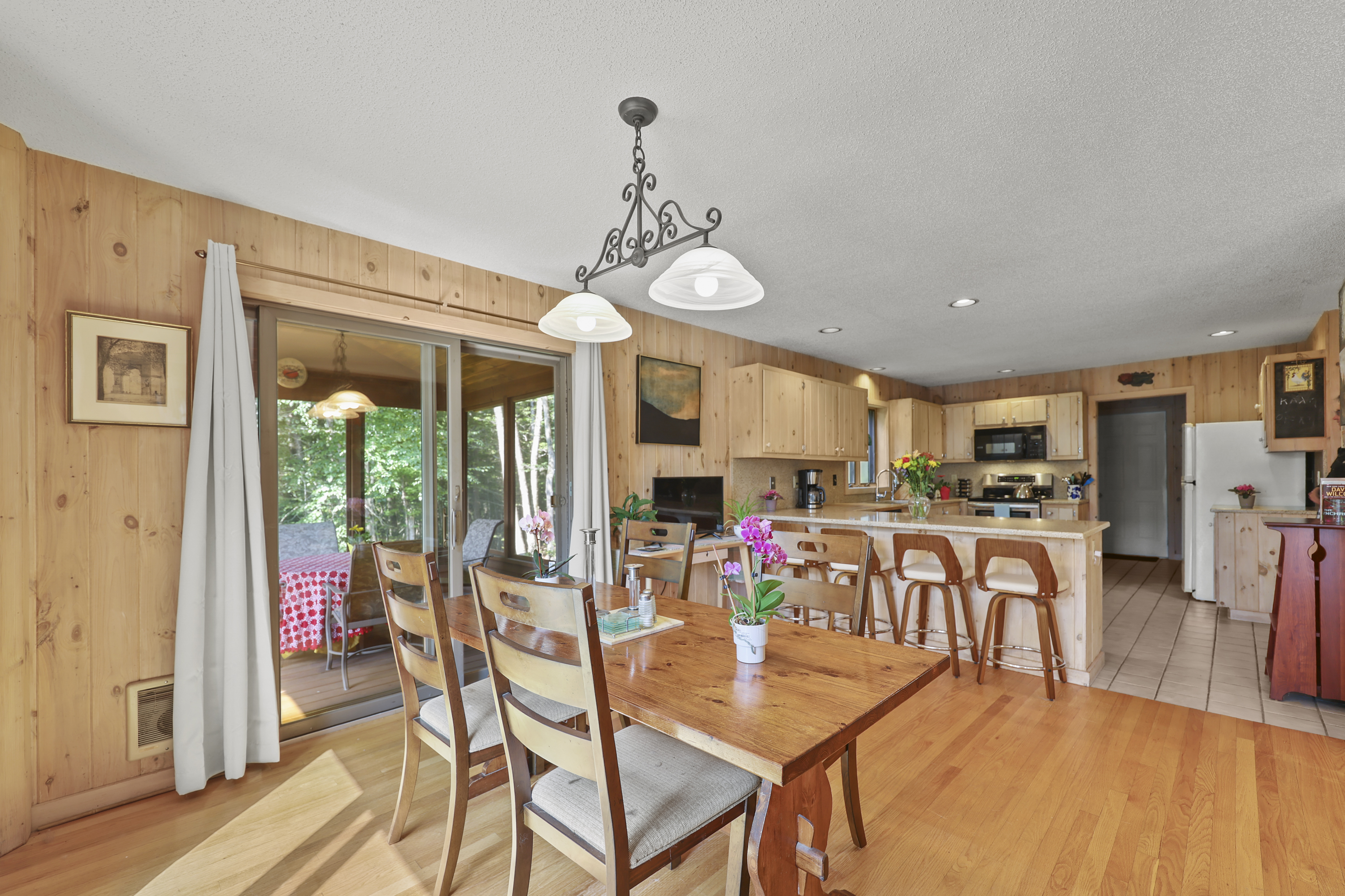  BUCOLIC COUNTRY SANCTUARY WITH MAJESTIC STONE FIREPLACE & DISTANT VIEWS - 物件實景