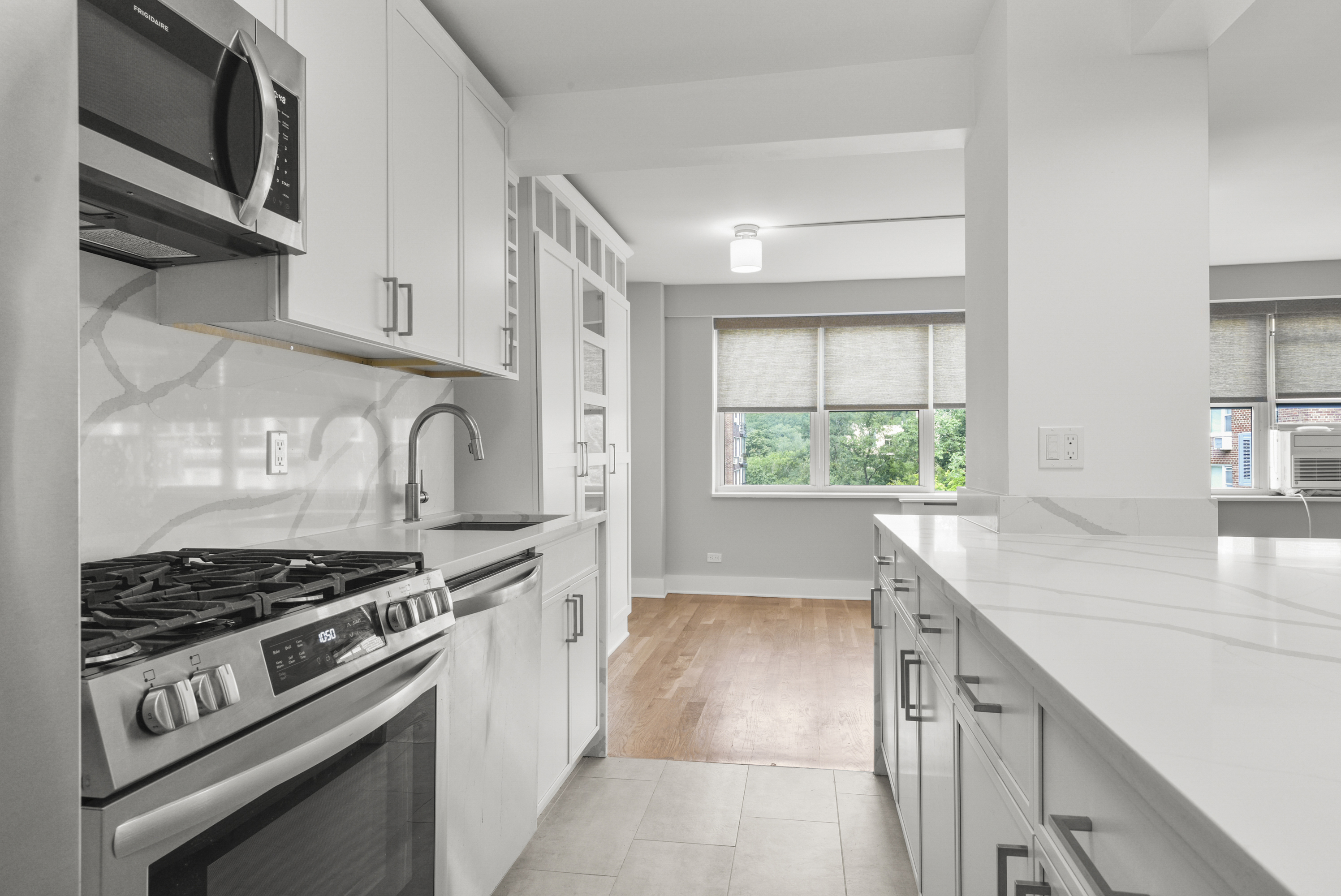  Fully Renovated Larchmont Condo - 物件實景