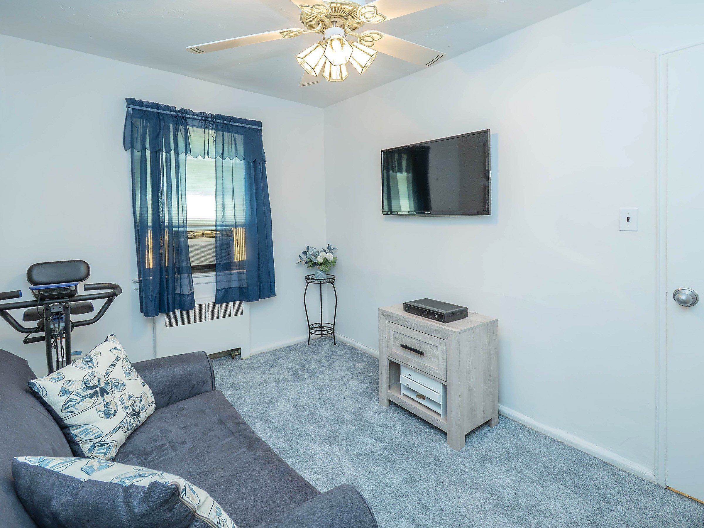  220-10 75th Avenue, Oakland Gardens, NY, 11364 - 物件實景