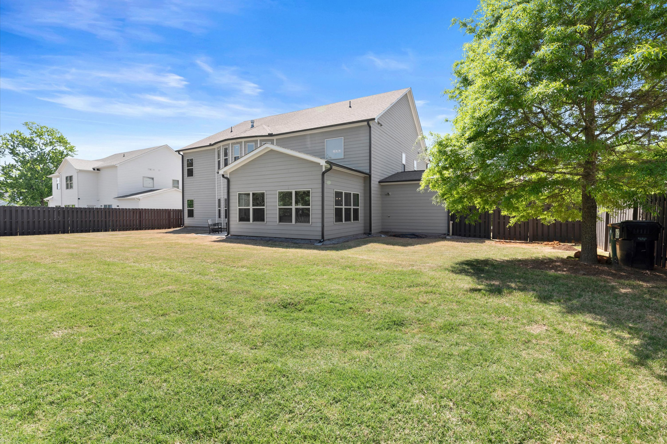  One-of-a-kind Home Offers an Exceptional Blend of Space, Style, and Upgrades - 物件實景