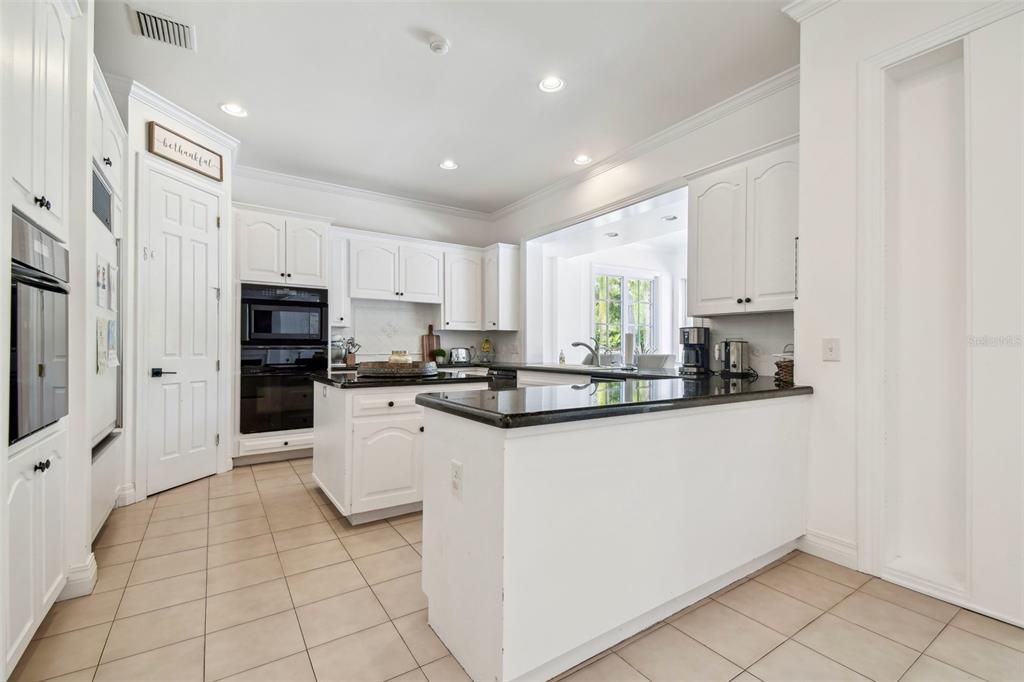 Tampa, Florida, 33613, United States, 5 Bedrooms Bedrooms, ,6 BathroomsBathrooms,Residential,For Sale,1838218
