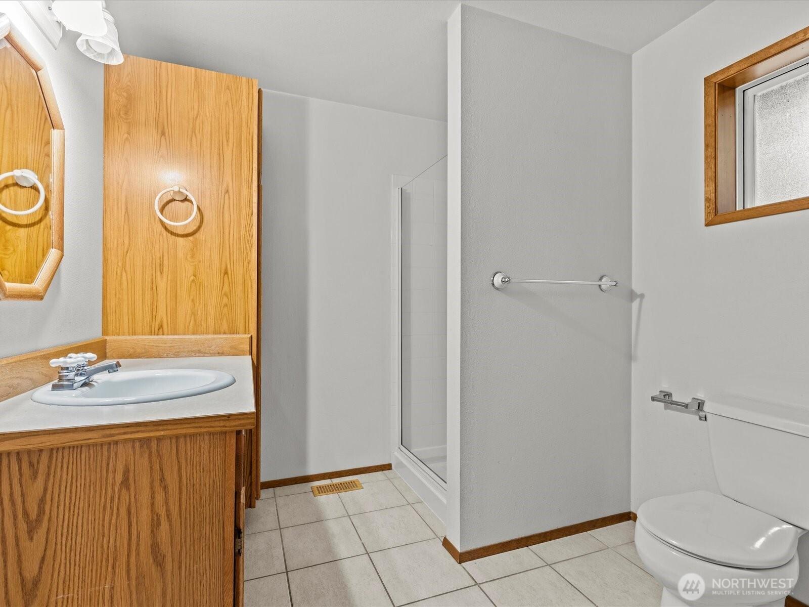 KENT, Washington, 98042, United States, 4 Bedrooms Bedrooms, ,3 BathroomsBathrooms,Residential,For Sale,2001779