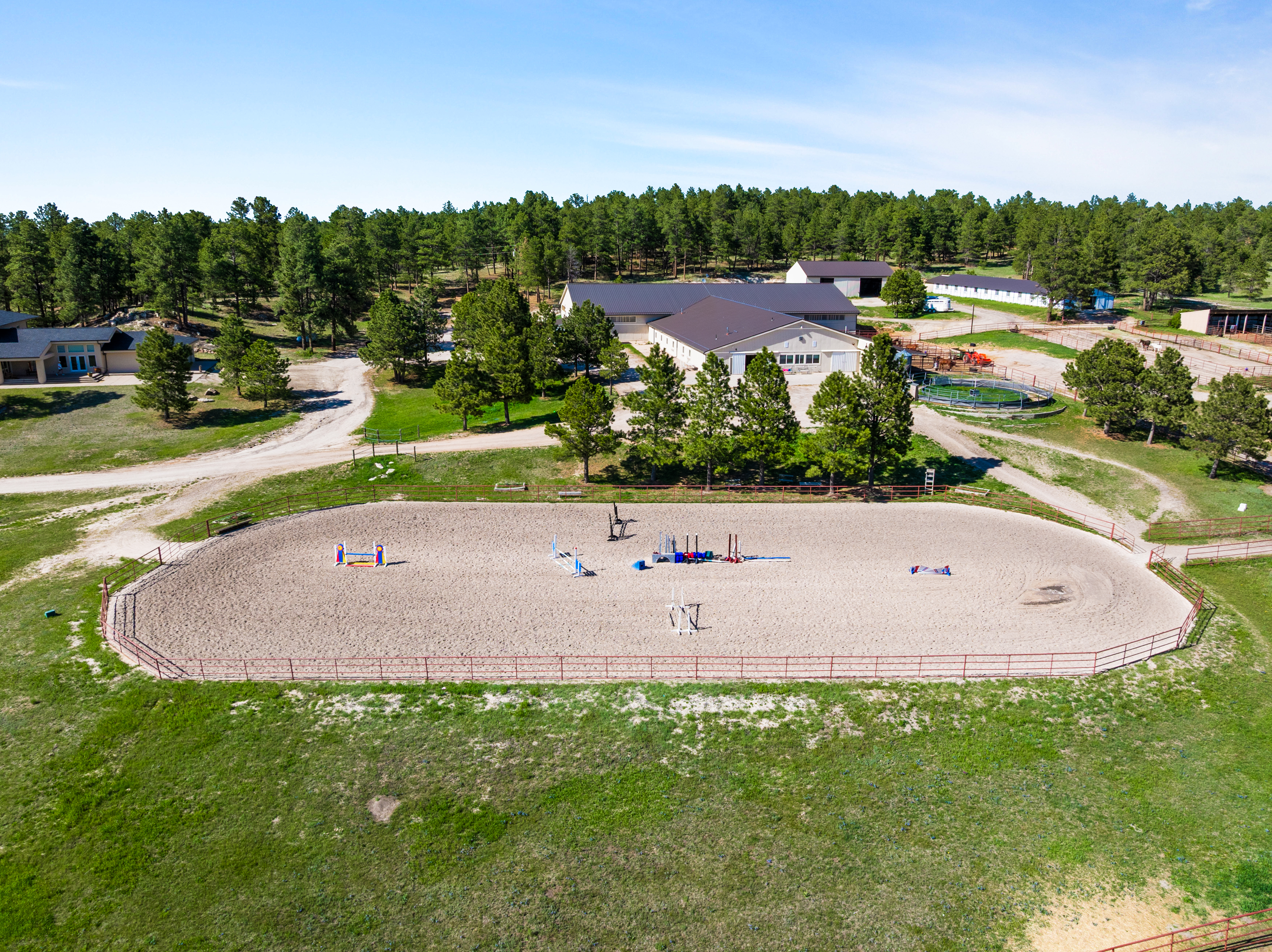  Discovery Farm: 157 Acres of Mid-Century Design and Equestrian Excellence - 物件實景