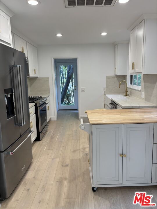 Santa Monica, California, 90402, United States, 3 Bedrooms Bedrooms, ,2 BathroomsBathrooms,Residential,For Sale,2003042