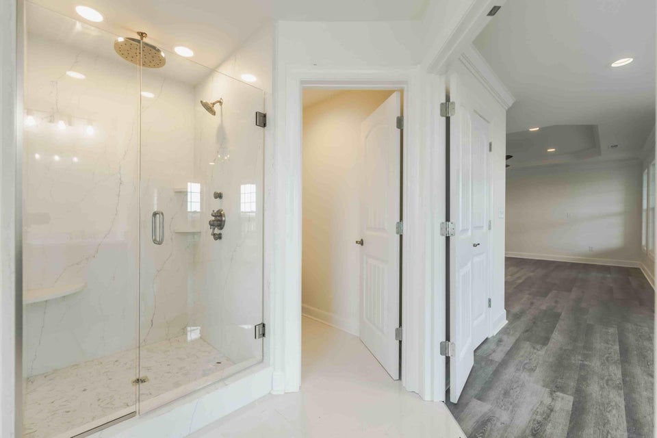 Richmond, Kentucky, 40475, United States, 5 Bedrooms Bedrooms, ,5 BathroomsBathrooms,Residential,For Sale,1881286