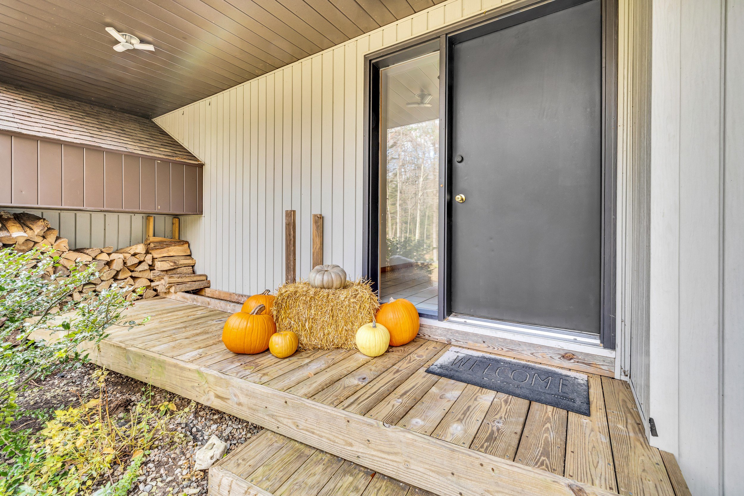 Granby, Connecticut, 06060, United States, 3 Bedrooms Bedrooms, ,3 BathroomsBathrooms,Residential,For Sale,1996436