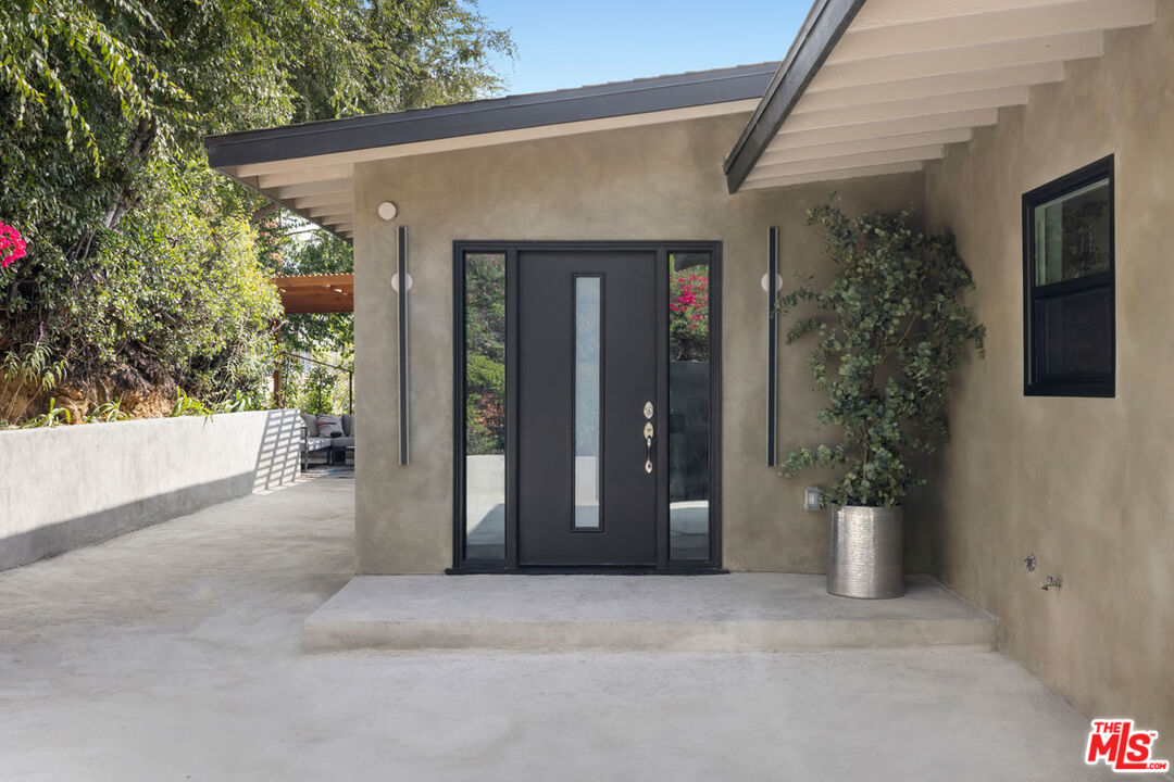 Los Angeles, California, 90065, United States, 3 Bedrooms Bedrooms, ,2 BathroomsBathrooms,Residential,For Sale,1987634