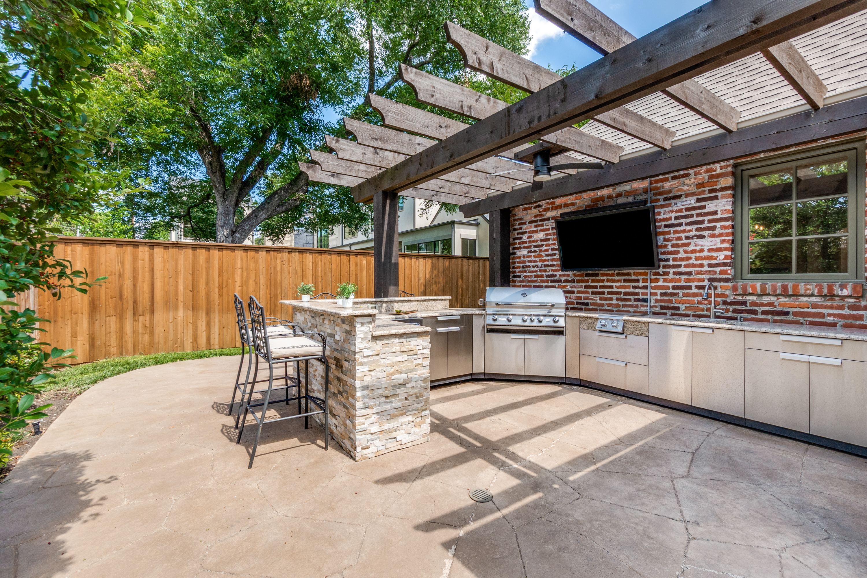  Updated European Transitional in the heart of Preston Hollow - 物件實景