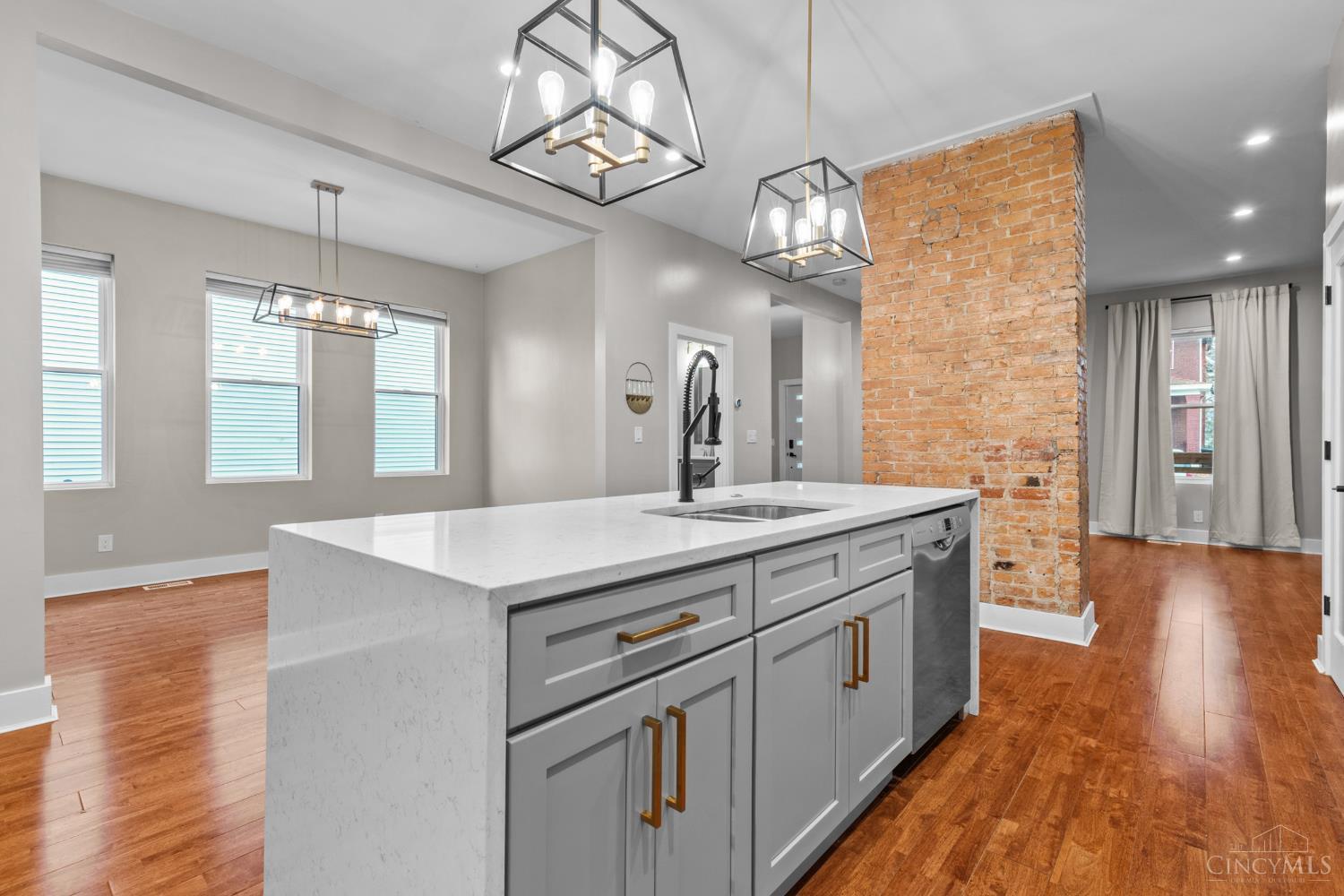 Cincinnati, Ohio, 45206, United States, 3 Bedrooms Bedrooms, ,3 BathroomsBathrooms,Residential,For Sale,1997229