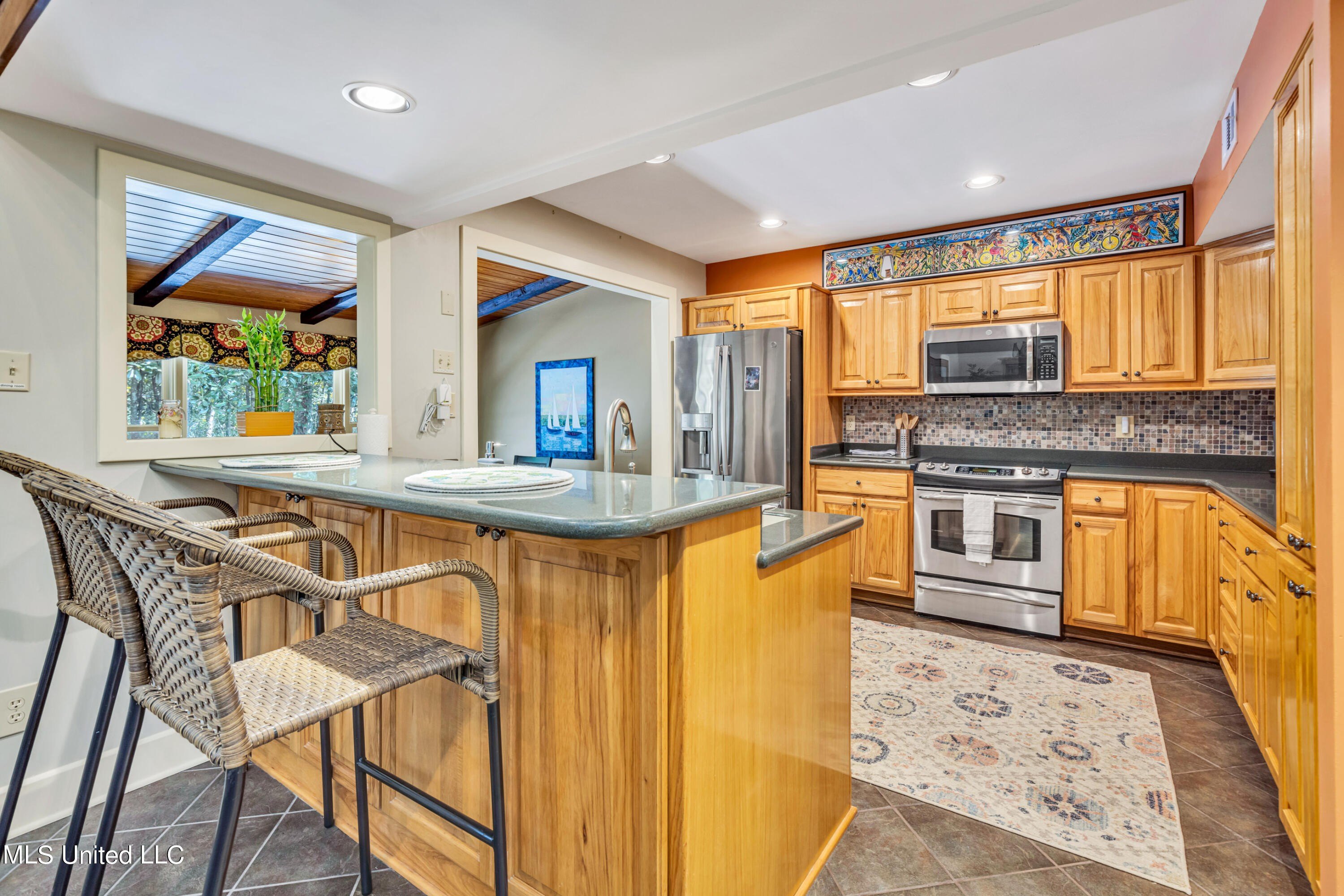 Ocean Springs, Mississippi, 39564, United States, 3 Bedrooms Bedrooms, ,4 BathroomsBathrooms,Residential,For Sale,1942785