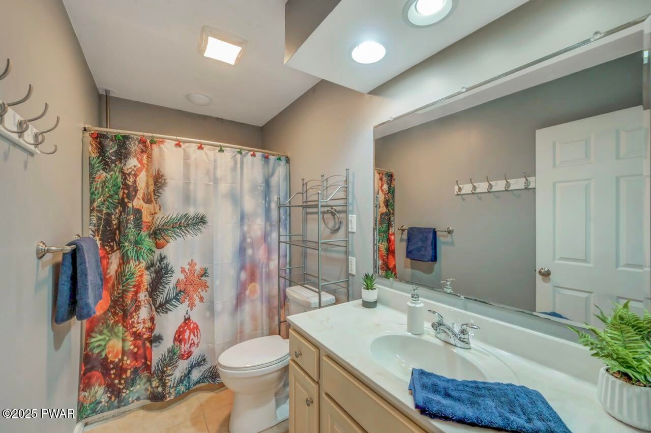 Honesdale, Pennsylvania, 18431, United States, 5 Bedrooms Bedrooms, ,4 BathroomsBathrooms,Residential,For Sale,1973688