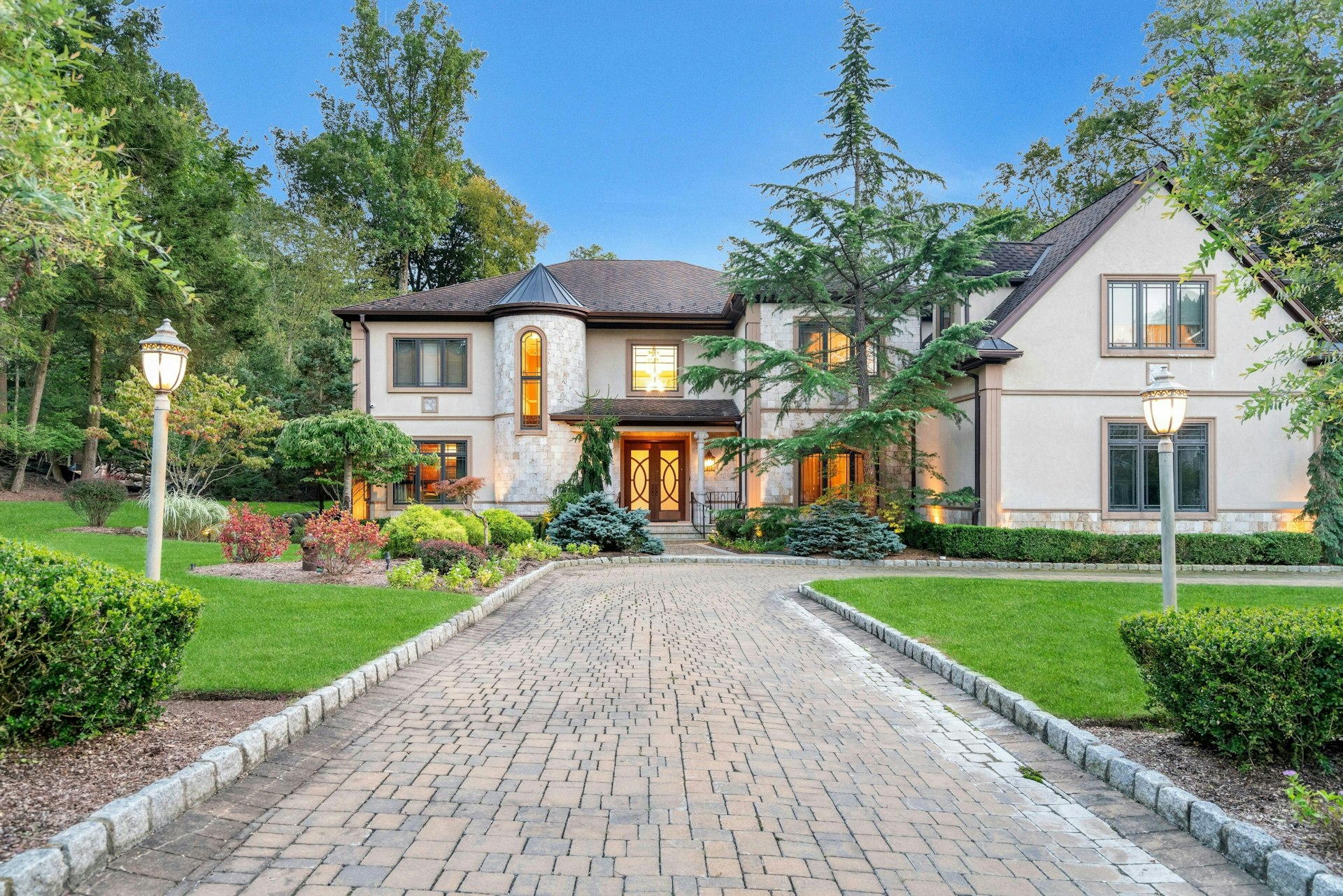 32 Hampshire Hill Road, Upper Saddle River, NJ 07458