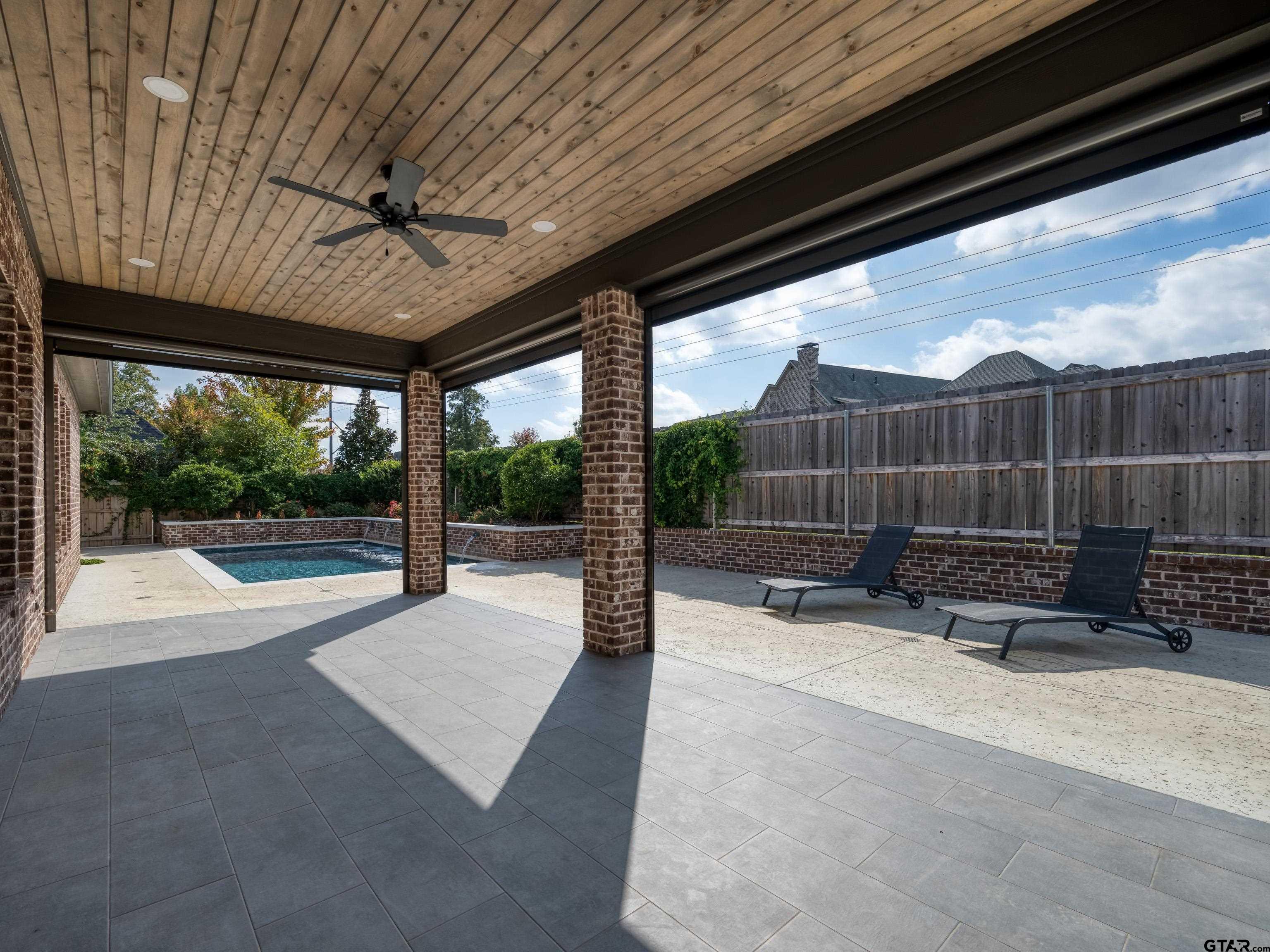 Tyler, Texas, 75703, United States, 3 Bedrooms Bedrooms, ,3 BathroomsBathrooms,Residential,For Sale,1985423