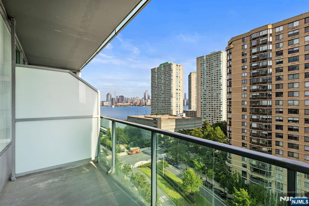 Jersey City, New Jersey, 07310, United States, 2 Bedrooms Bedrooms, ,2 BathroomsBathrooms,Residential,For Sale,1868291