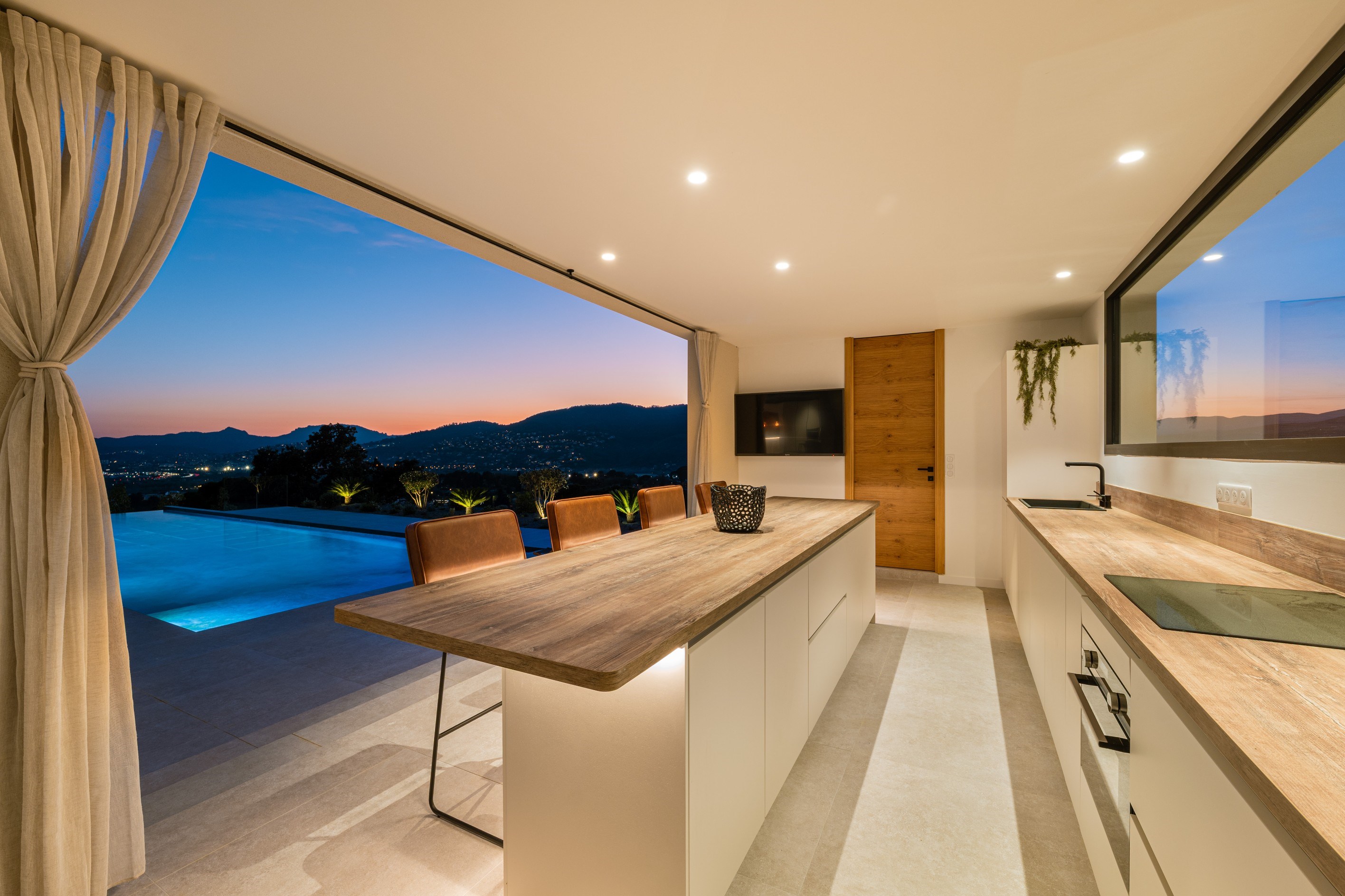  Mougins, private estate for sale, 533 sqm, panoramic views, guest house and 2.2… - 物件實景