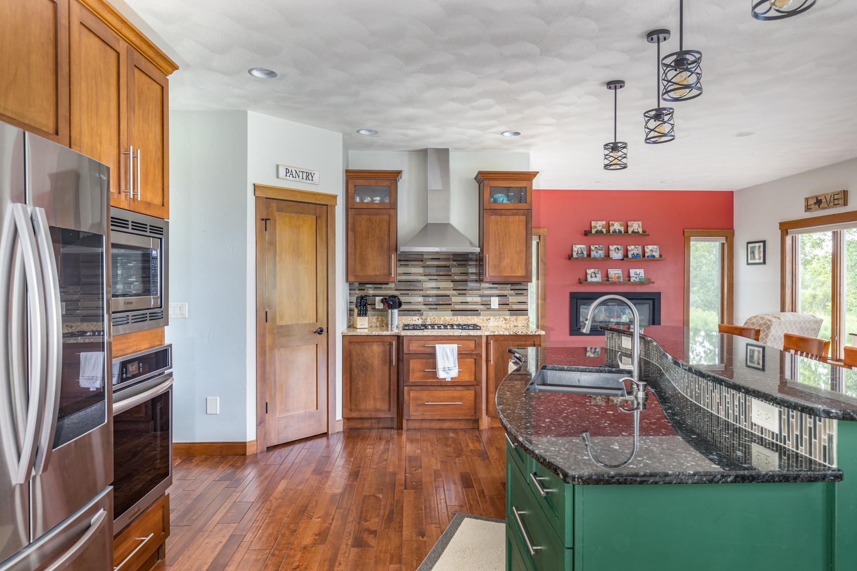 Appleton, Wisconsin, 54913, United States, 5 Bedrooms Bedrooms, ,4 BathroomsBathrooms,Residential,For Sale,1927956